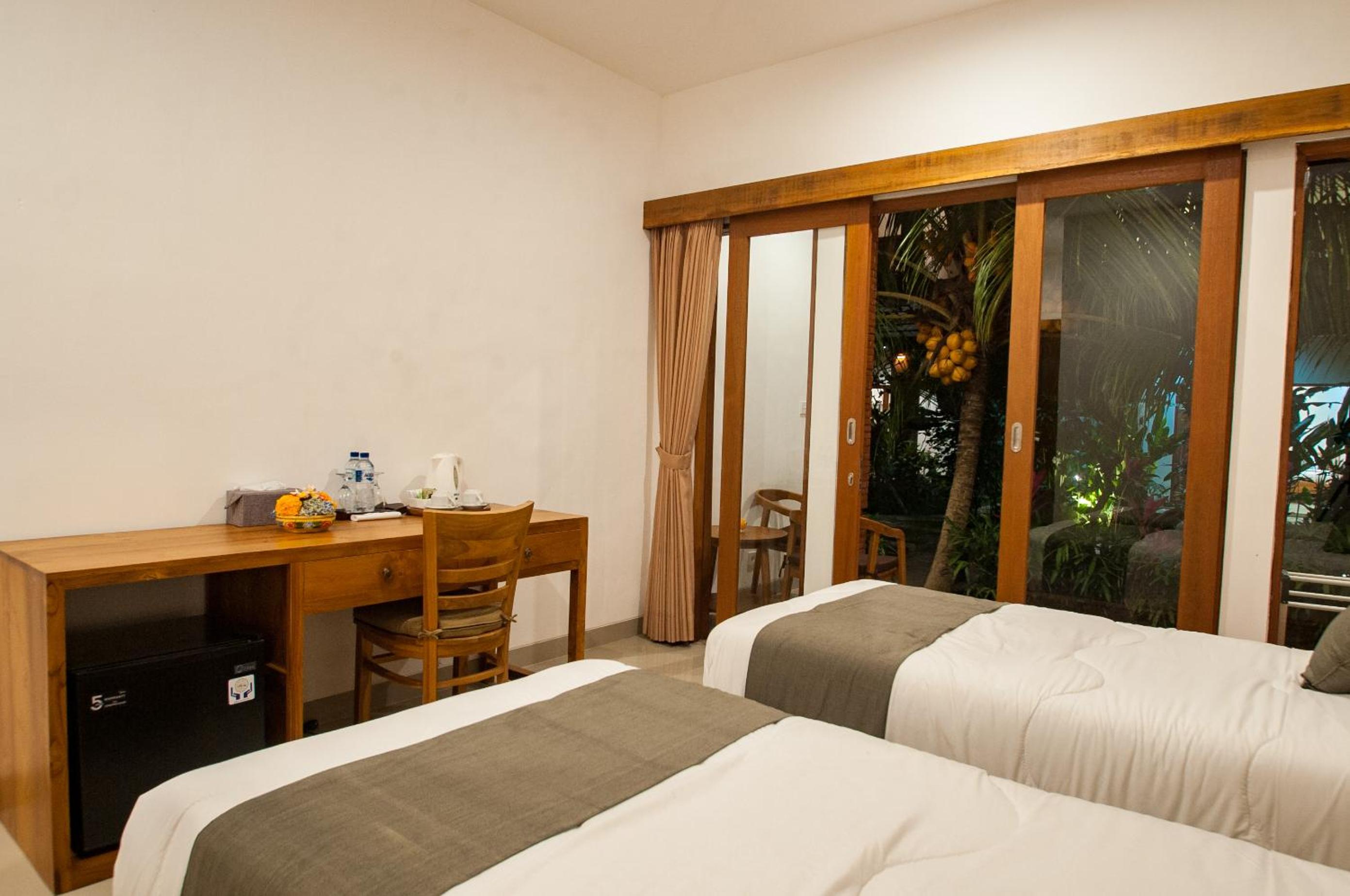 Standard Double or Twin Room with Garden View - Photo 13