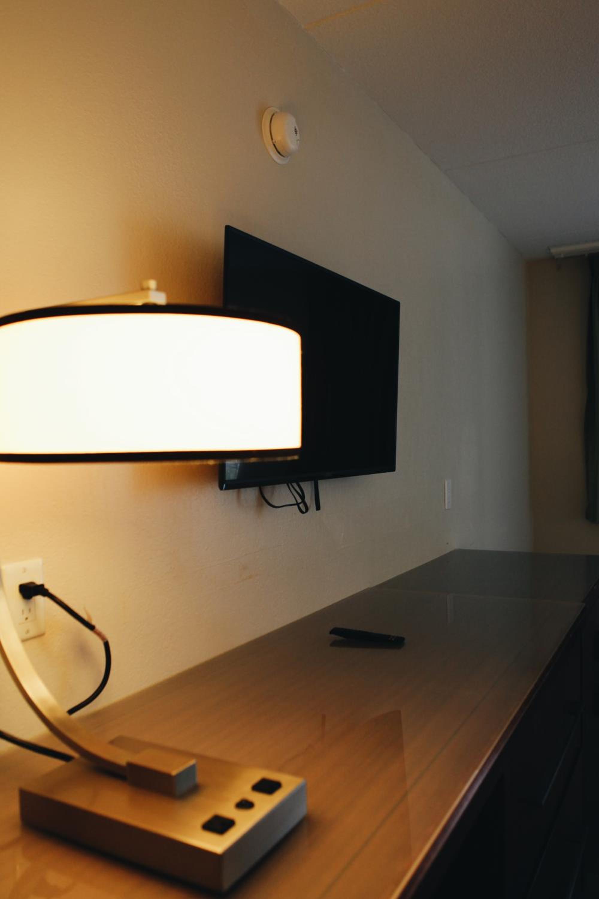 Two Double Beds (Remodeled) - Non-Smoking - Photo 5