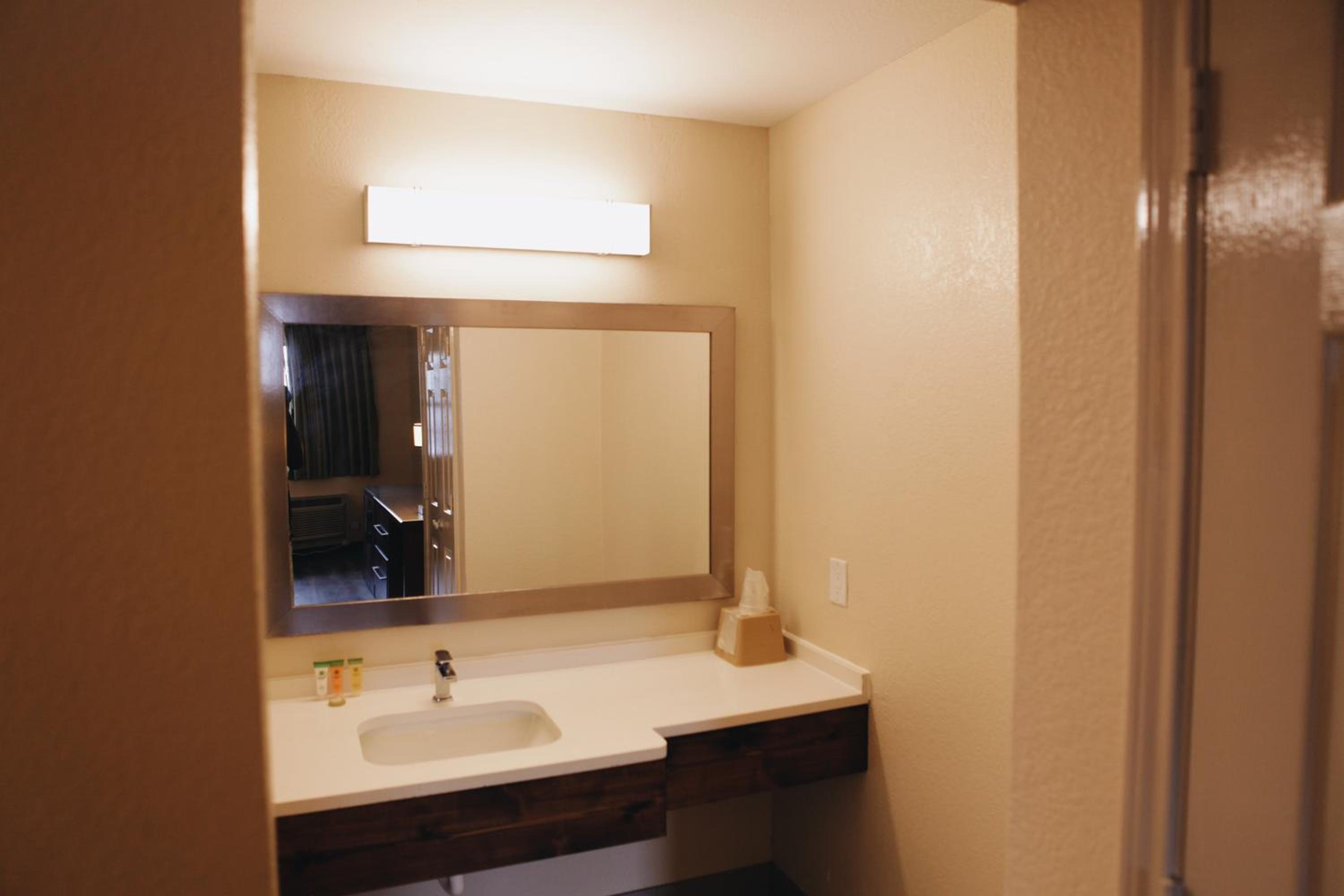 Two Double Beds (Remodeled) - Non-Smoking - Photo 12