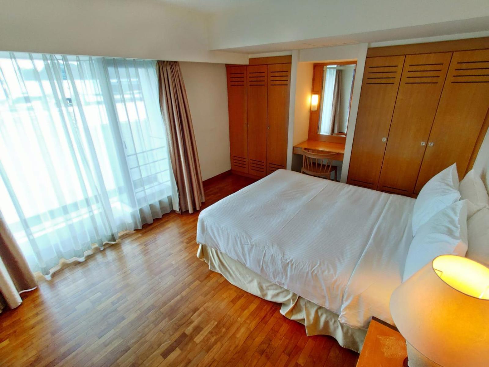 2 Executive Suite photo 1