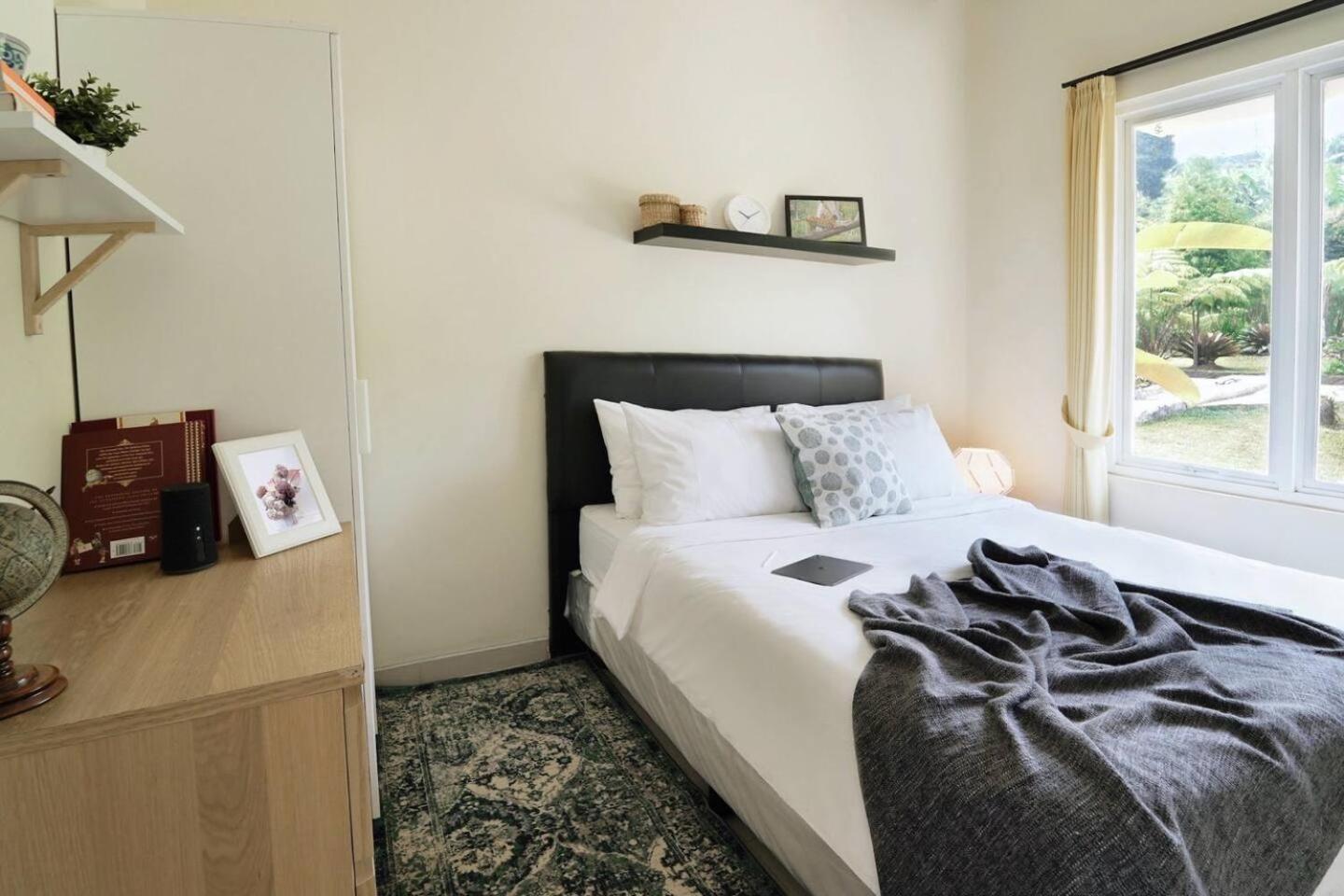 Three-Bedroom Villa - Photo 9