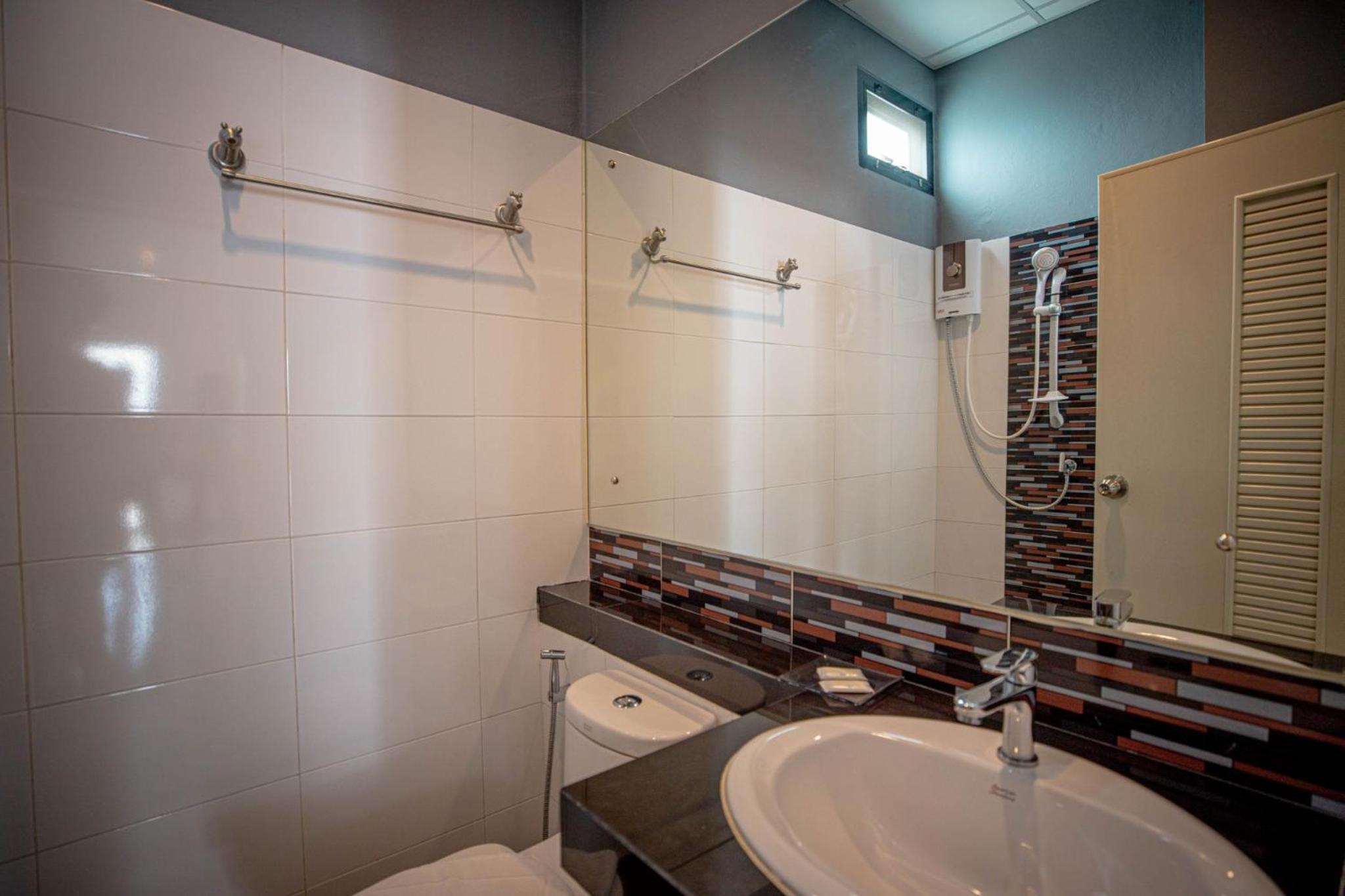 Deluxe Twin Room - Photo 17