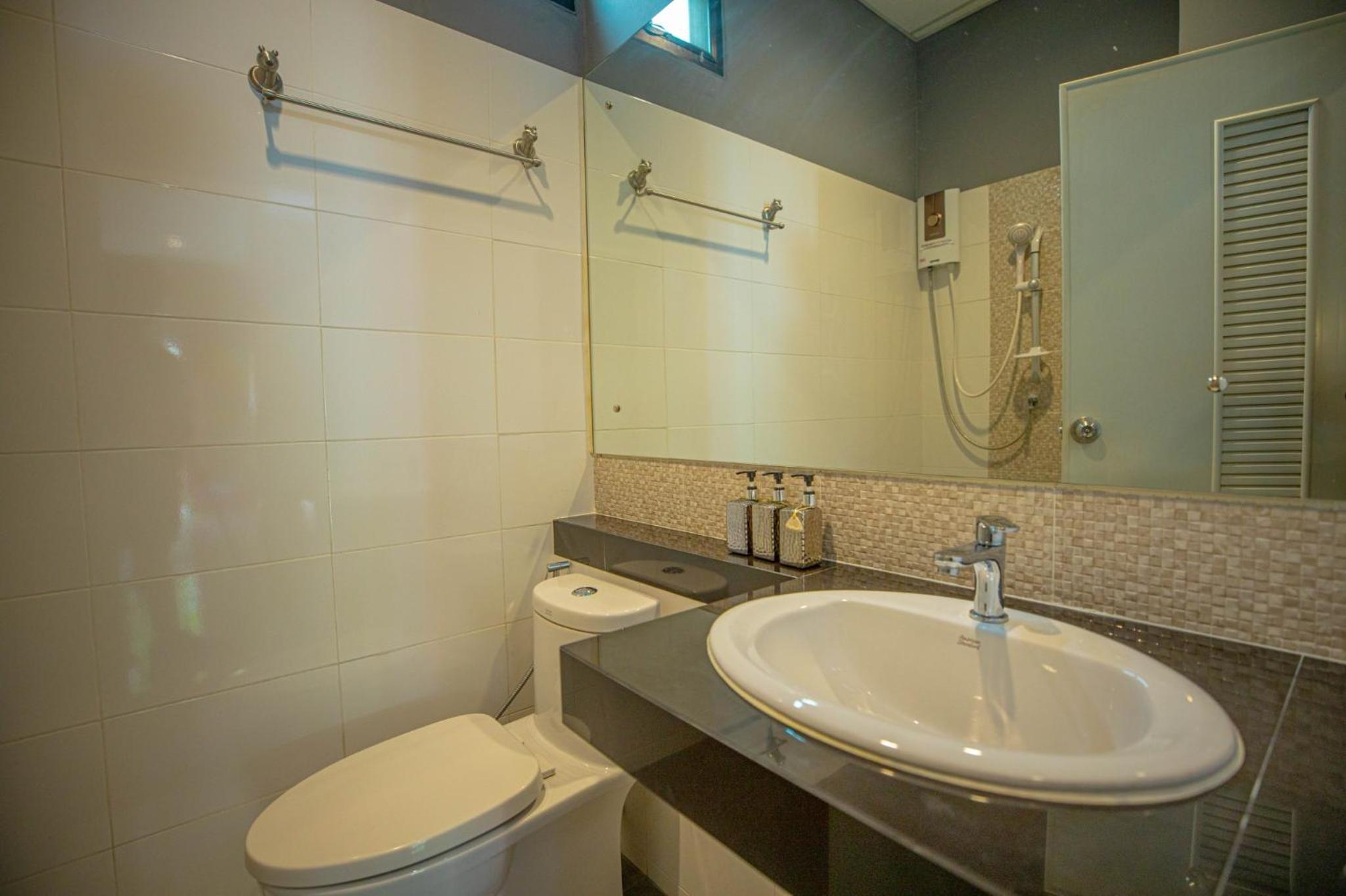 Deluxe Twin Room - Photo 18