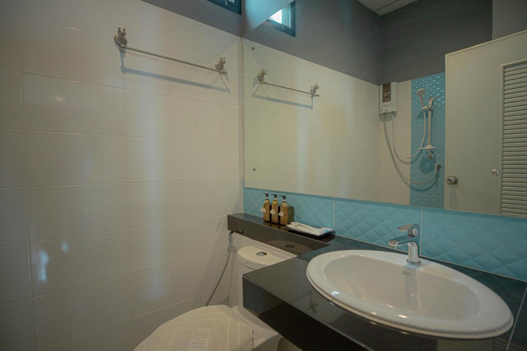 Deluxe Twin Room - Photo 19