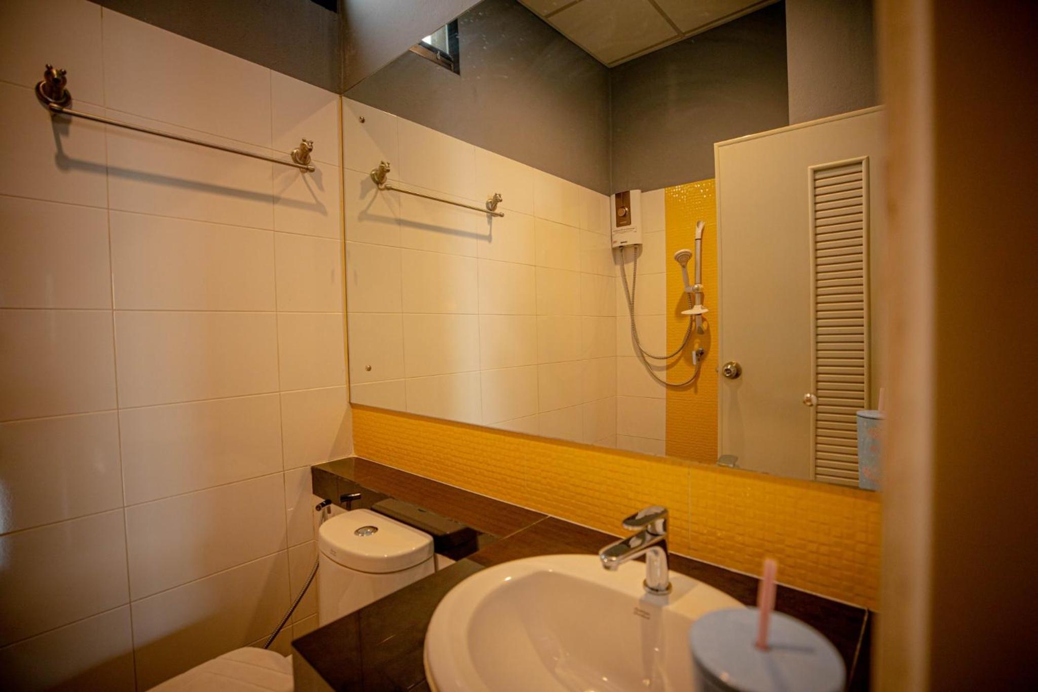 Deluxe Twin Room - Photo 2