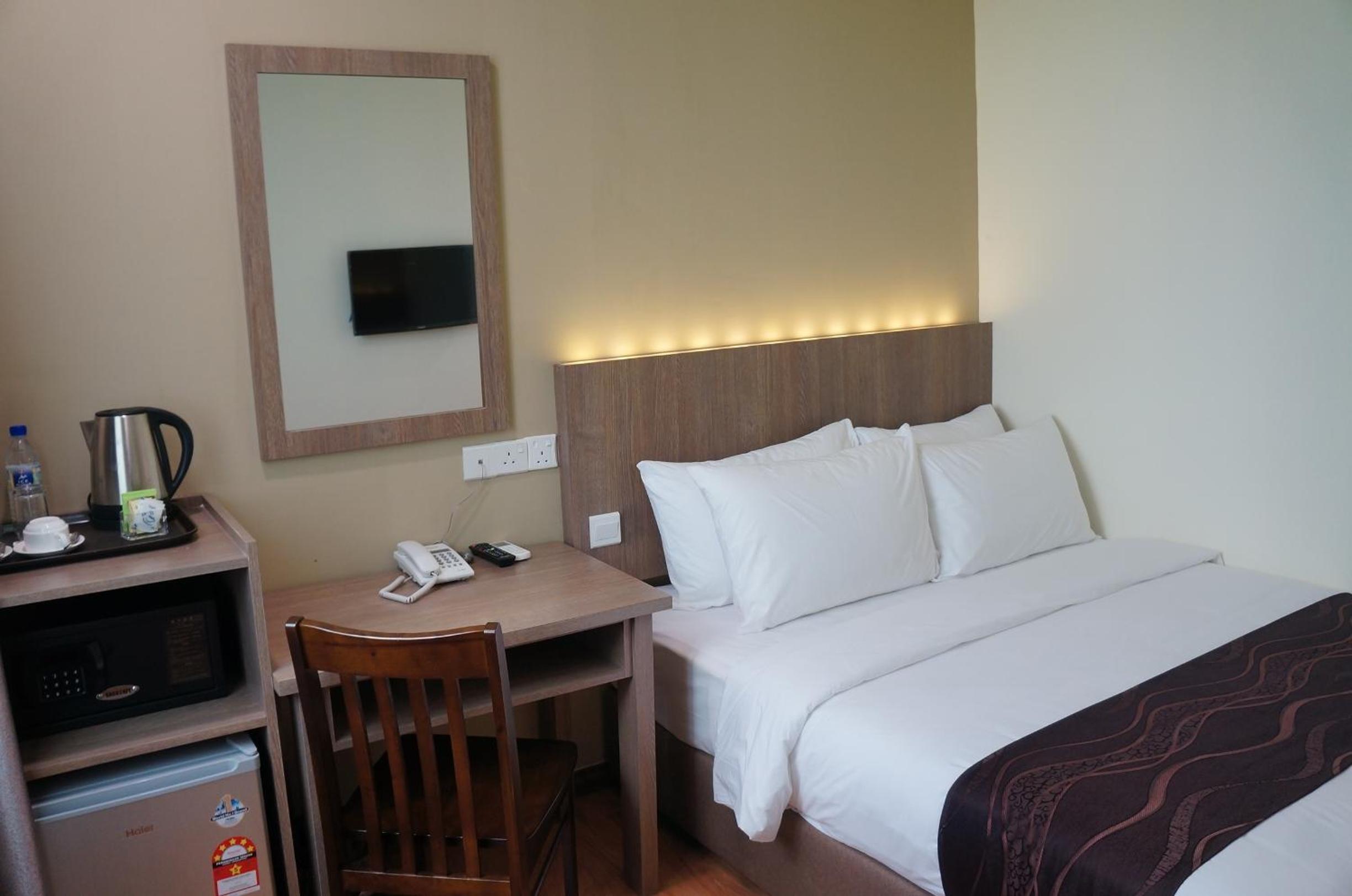 Deluxe Queen Room - Photo 1