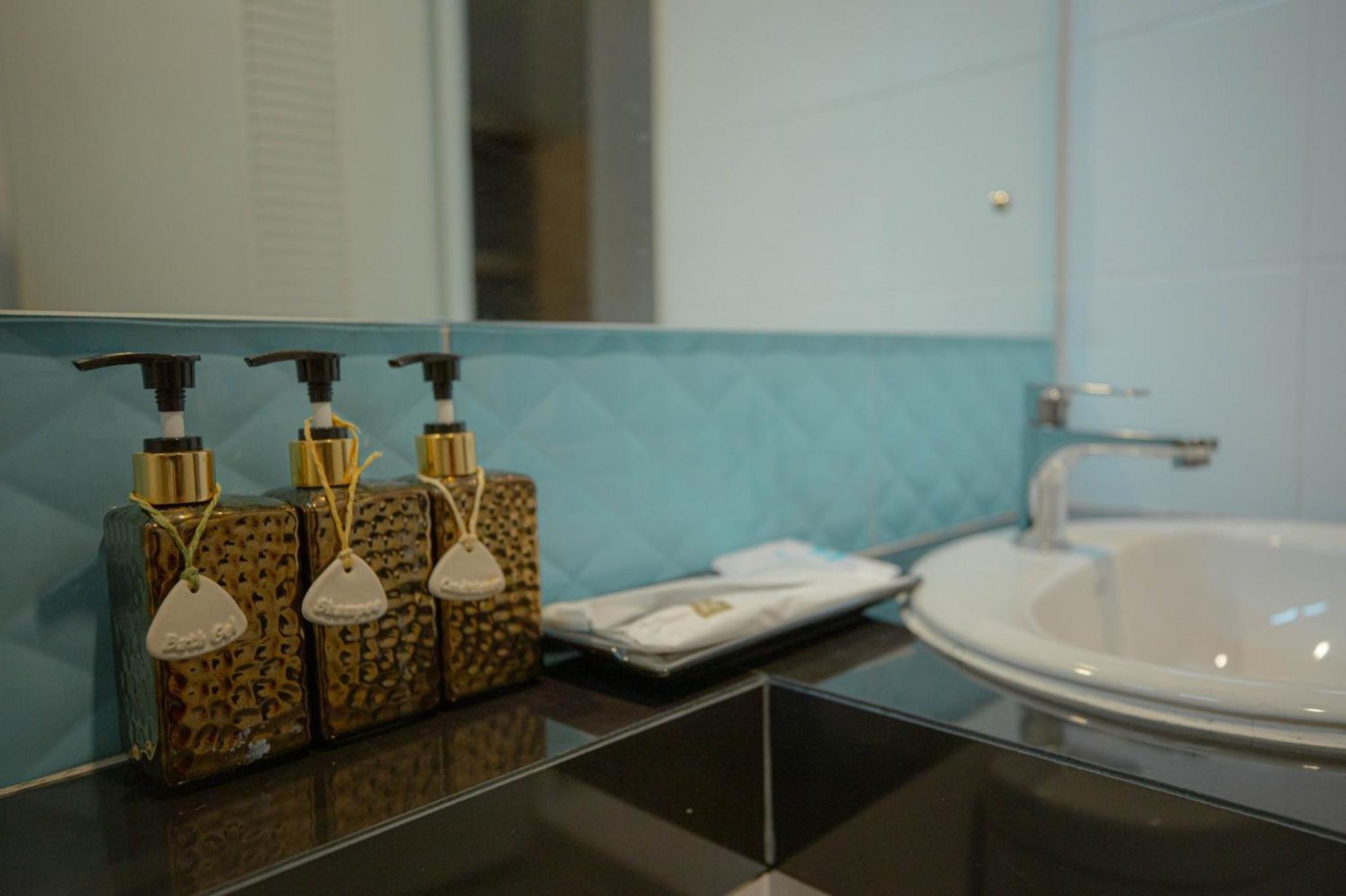 Deluxe Suite - Photo 5