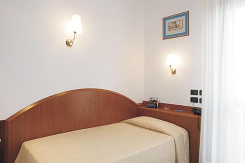 Double or Twin Room - Photo 6