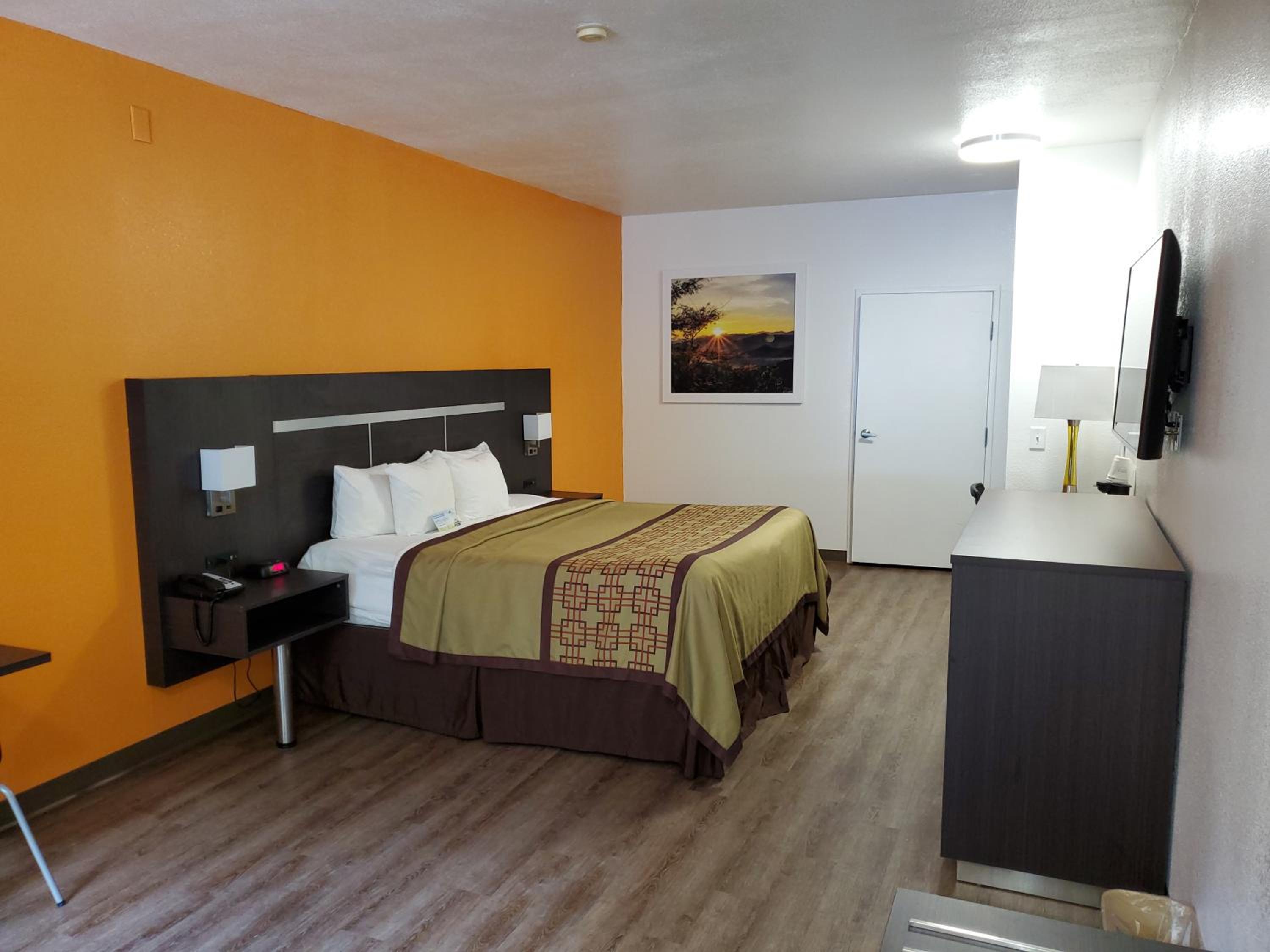 King Room - Non-Smoking - Photo 2