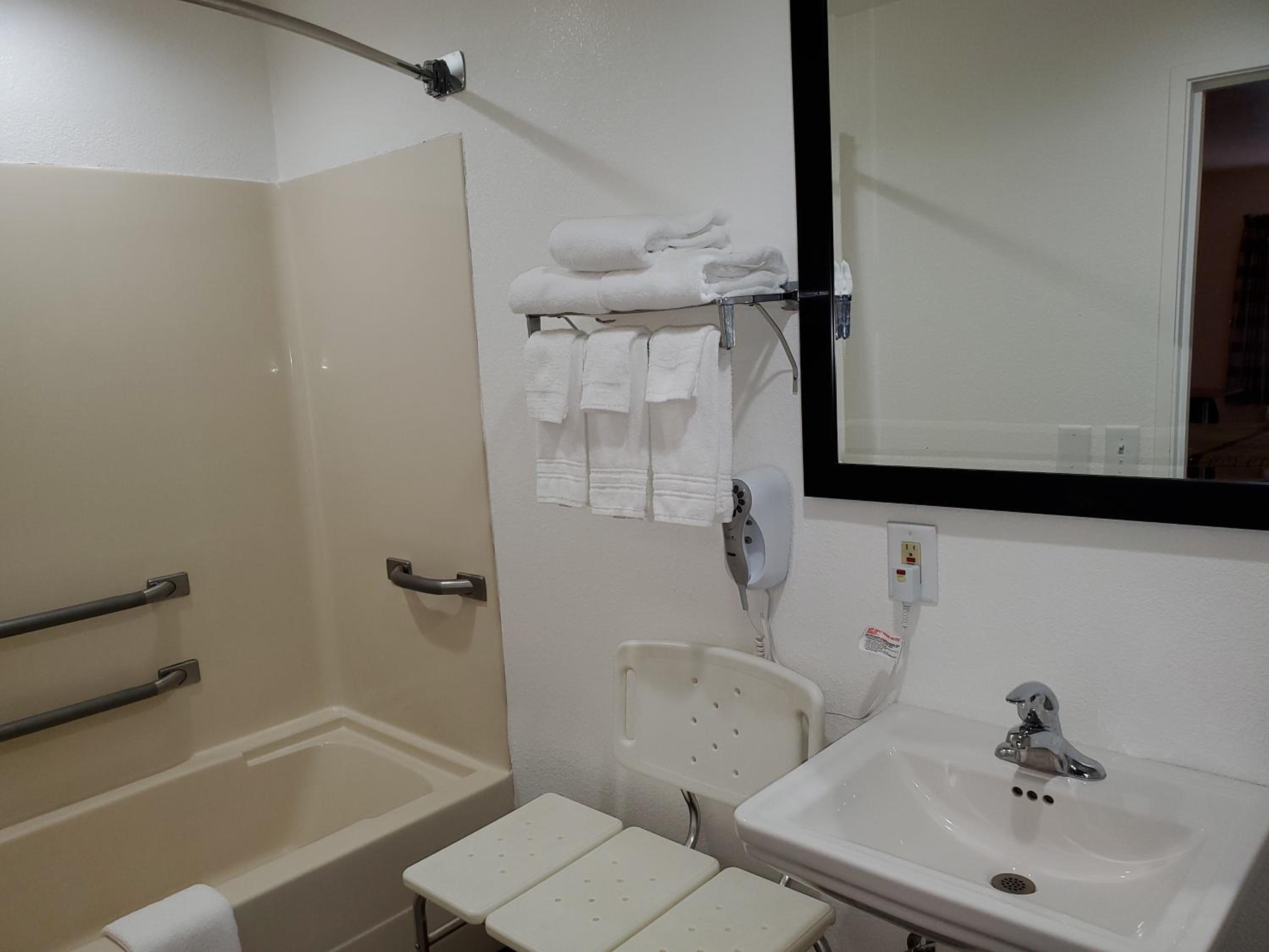 King Room - Mobility Access/Non-Smoking - Photo 3