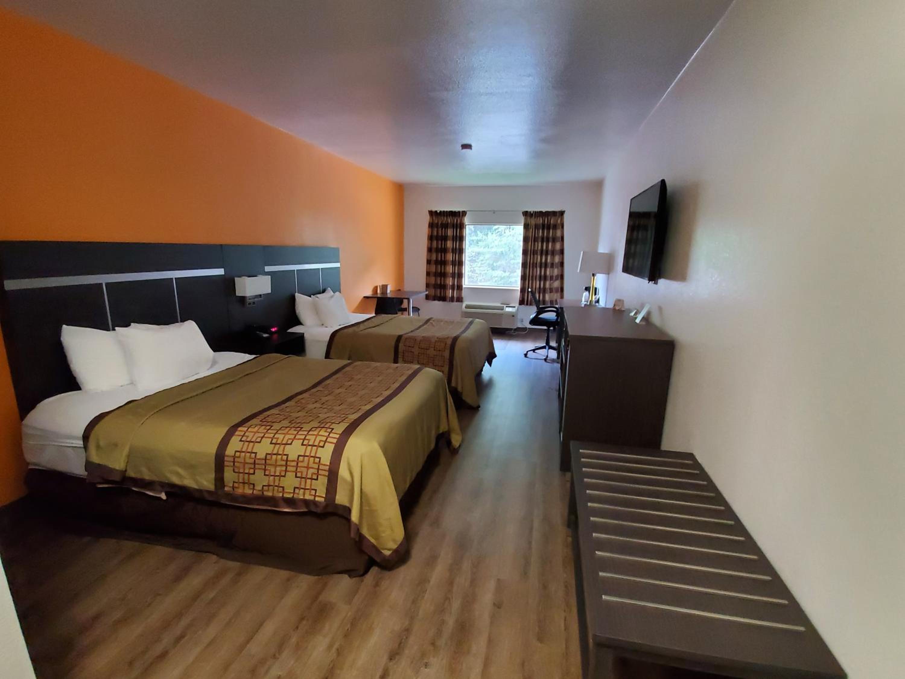 Queen Room with Two Queen Beds - Non-Smoking - Photo 1