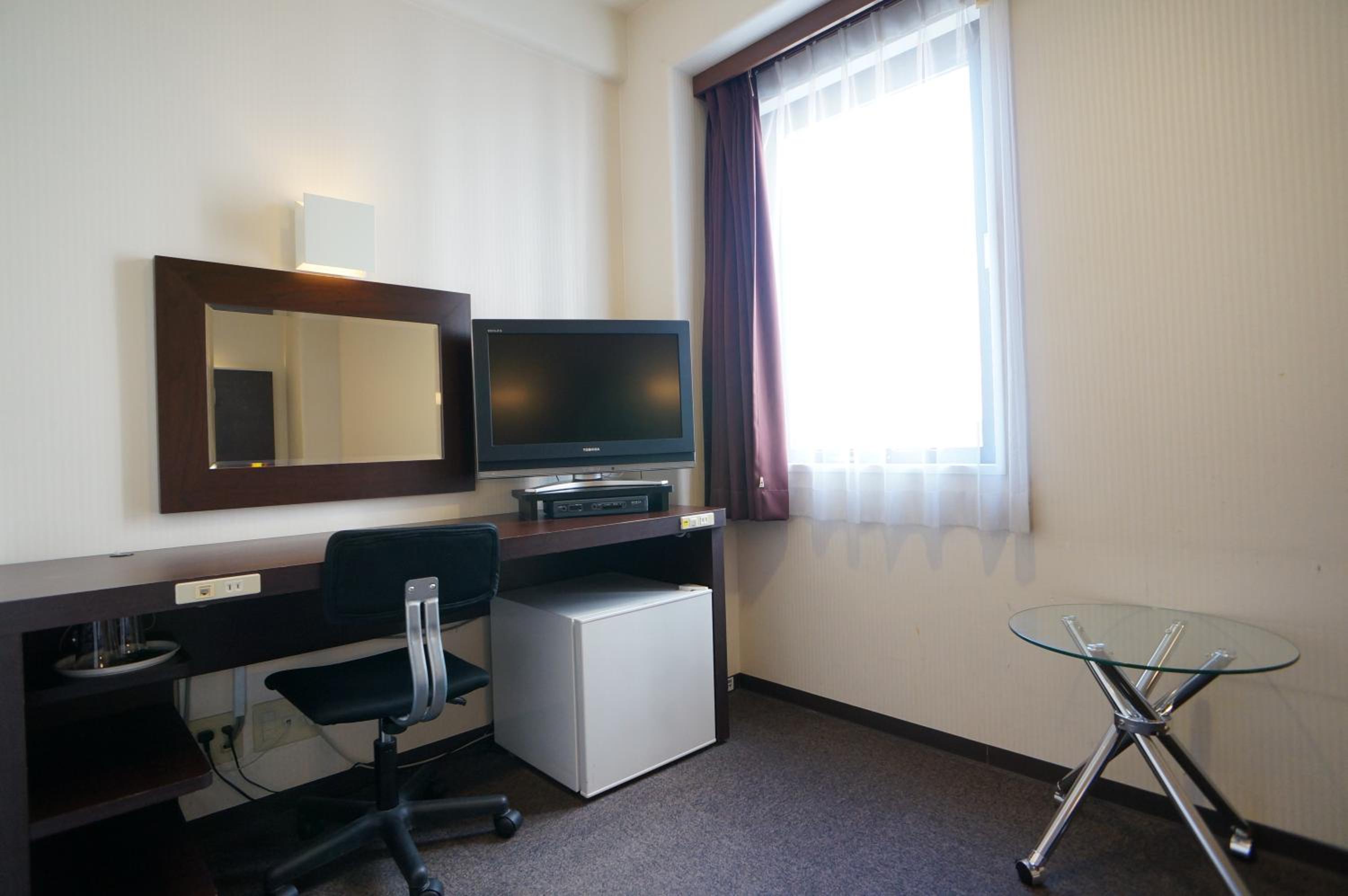 Twin Room - Non-Smoking - Photo 8