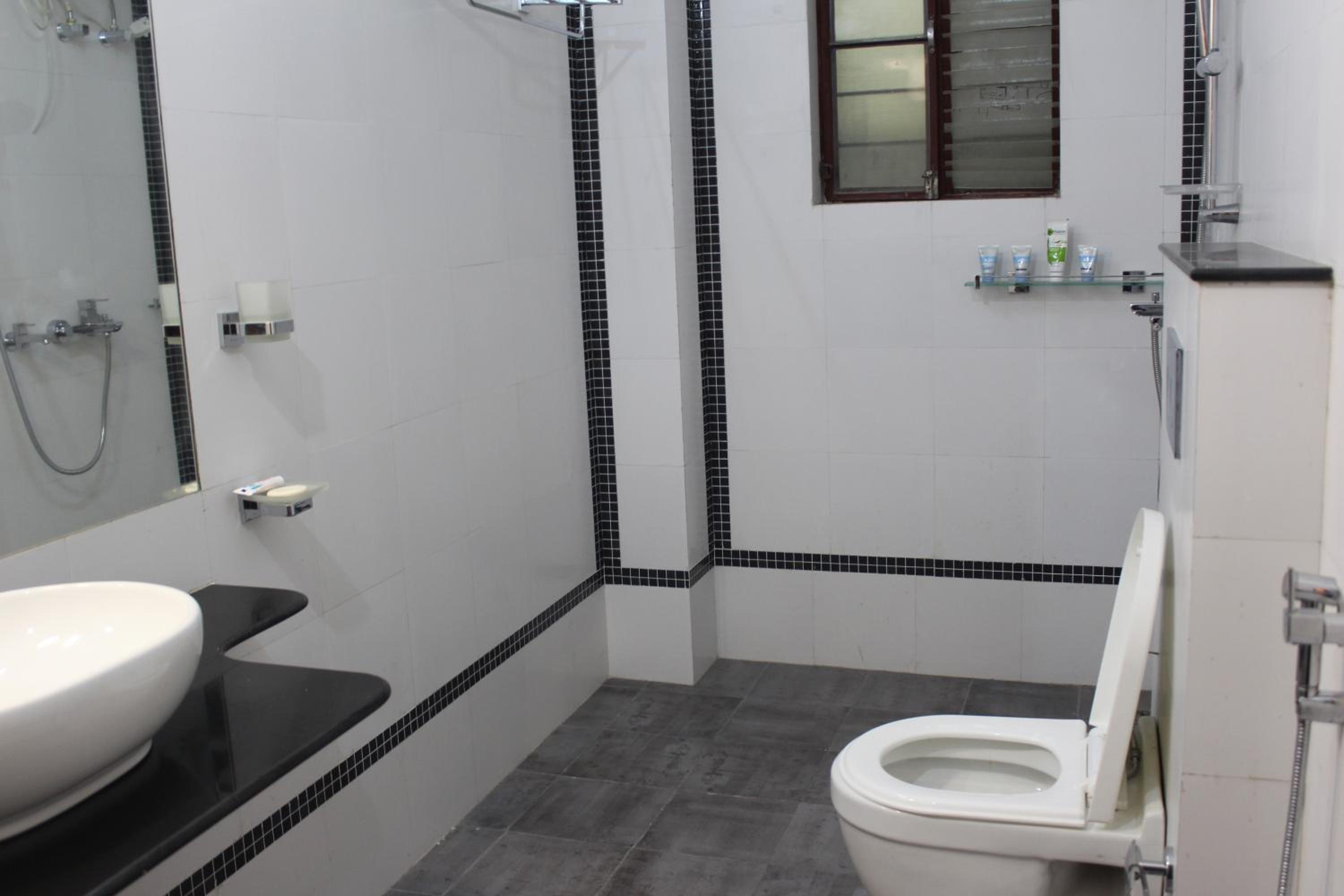 Double Room - Photo 8