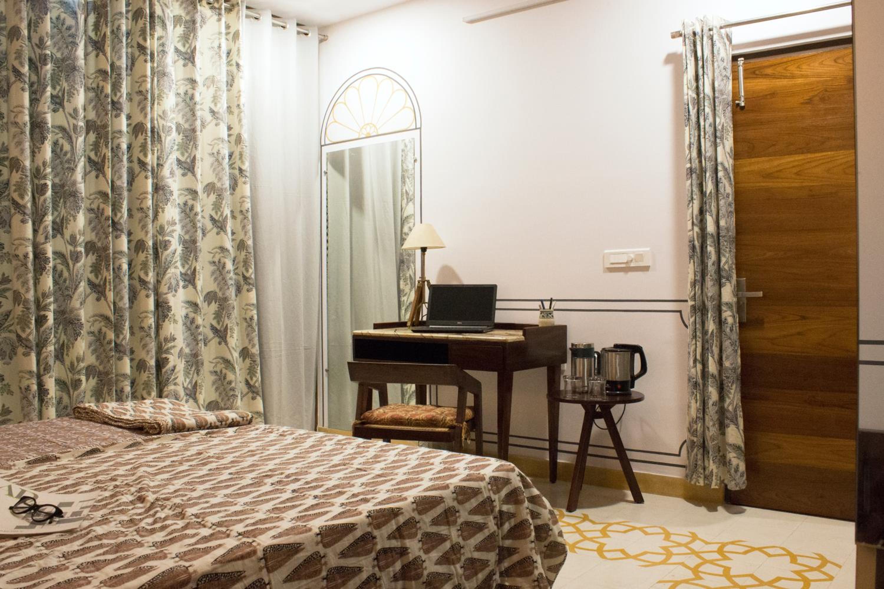 Deluxe Room - Photo 5