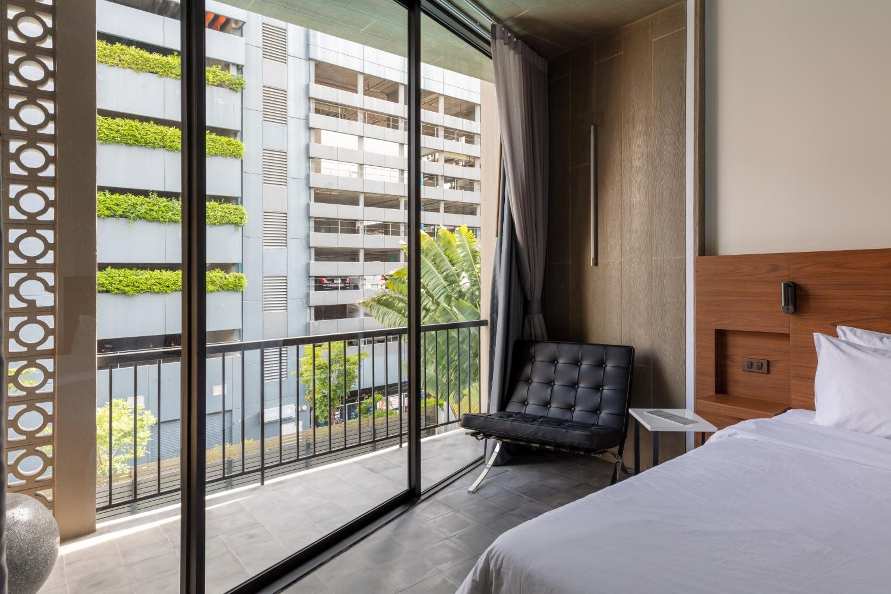 Reno Deluxe Pool View (Double Bed)