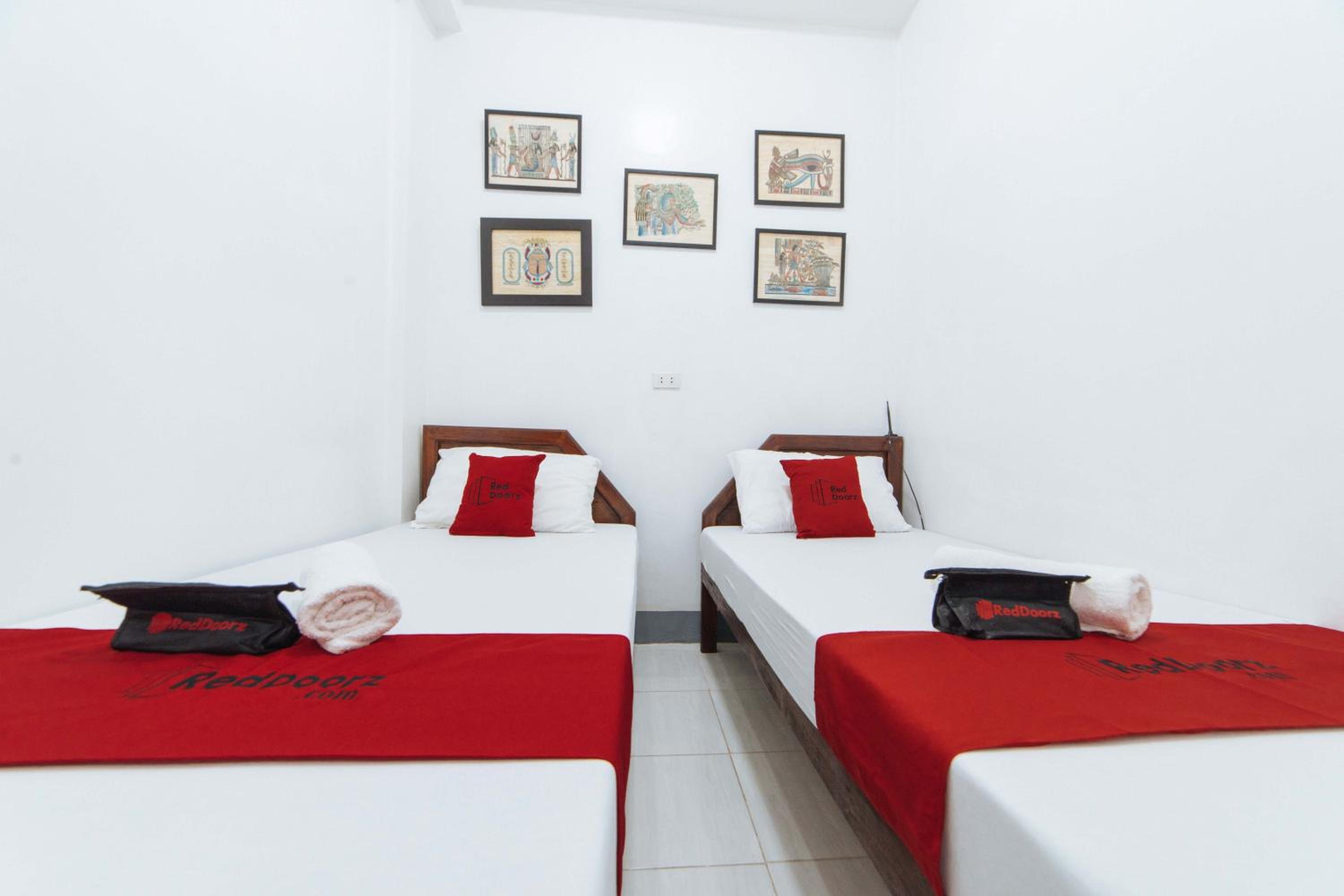 Twin Room - Photo 9