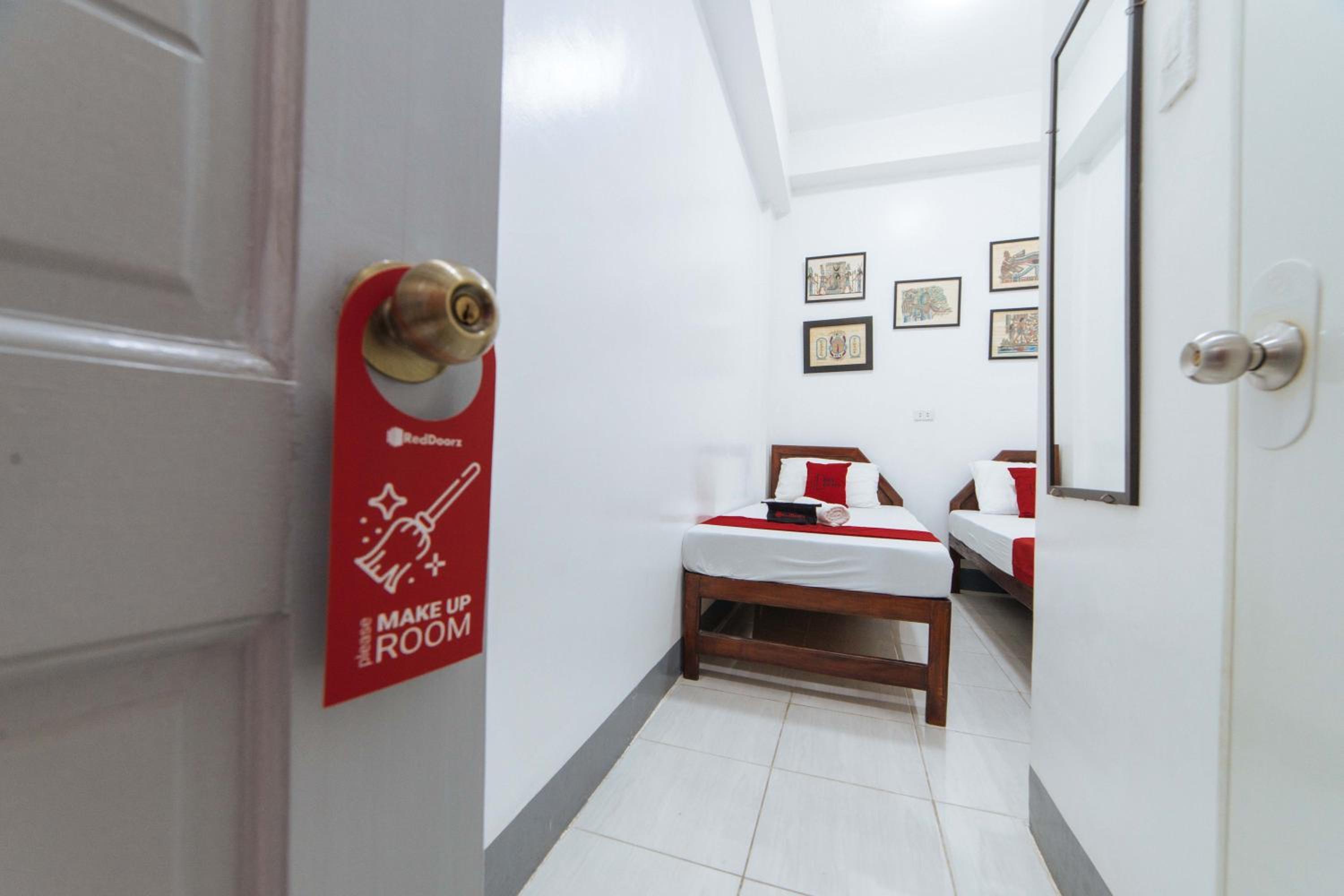 Twin Room - Photo 3