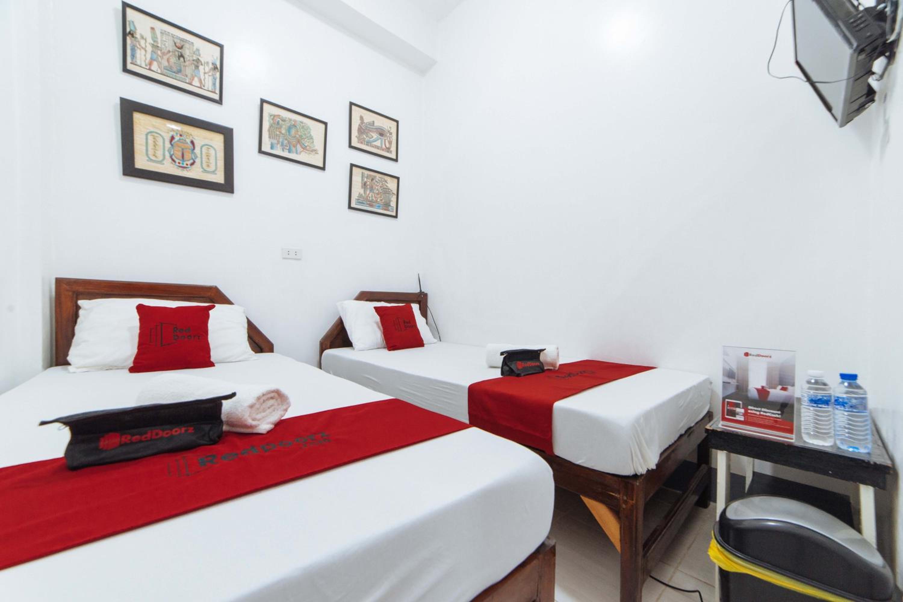 Twin Room - Photo 6