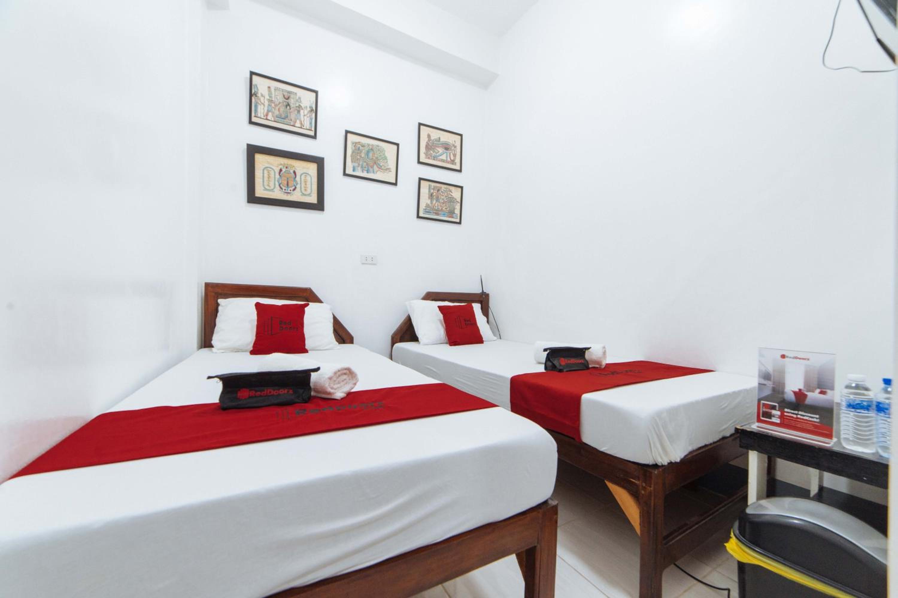 Twin Room - Photo 7
