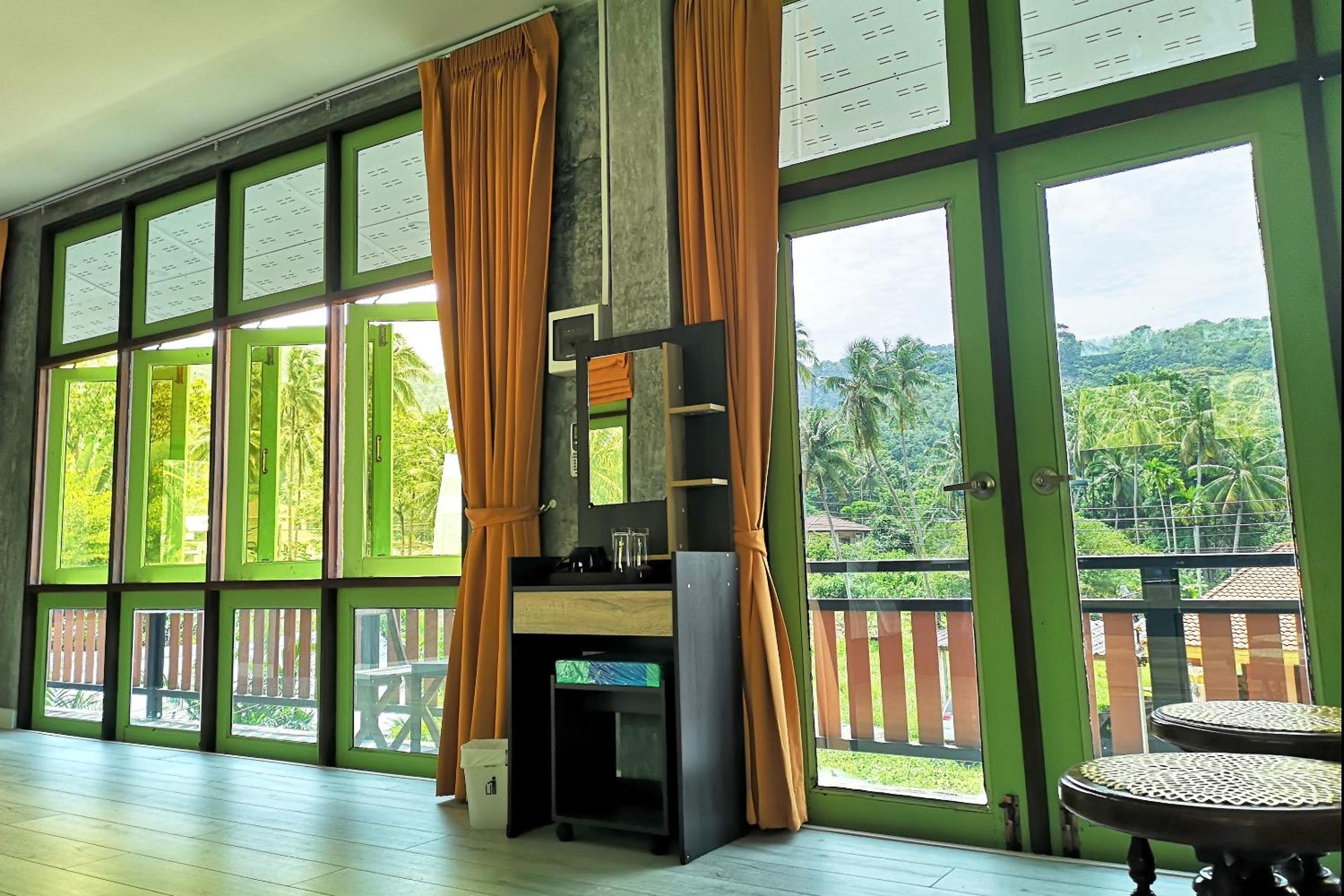 Suite with Mountain View - Photo 10