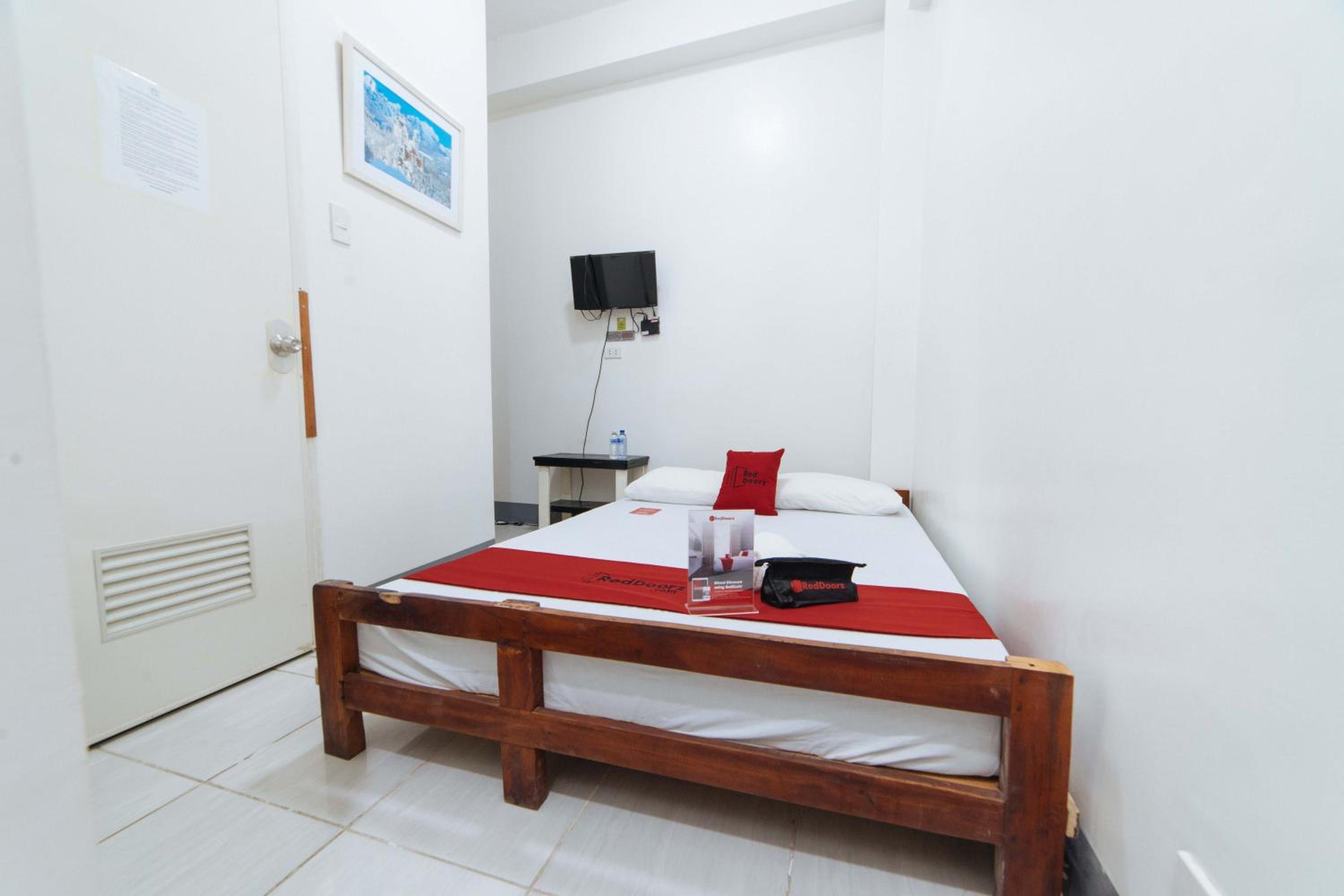 Deluxe Room - Photo 13
