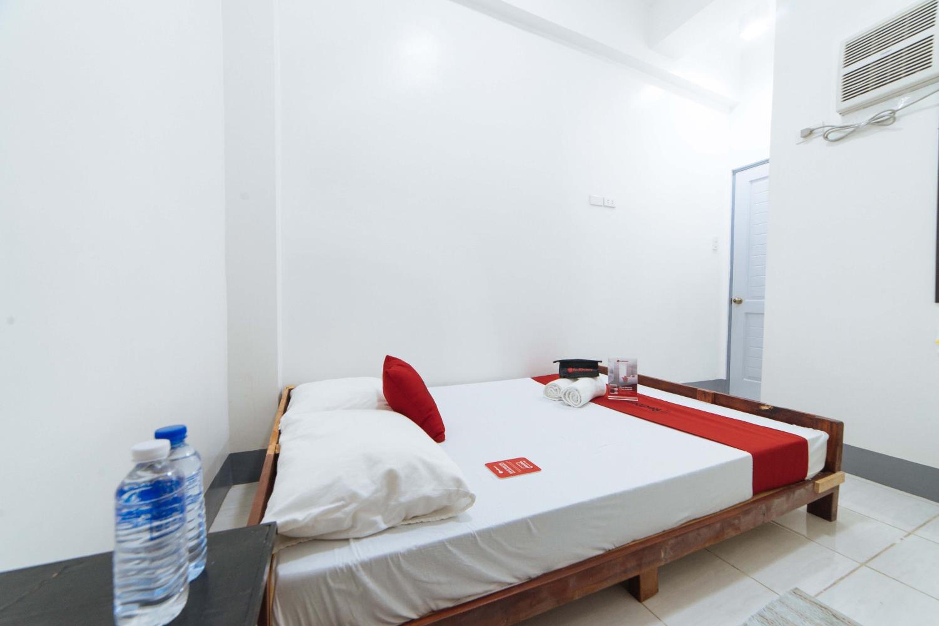 Deluxe Room - Photo 10