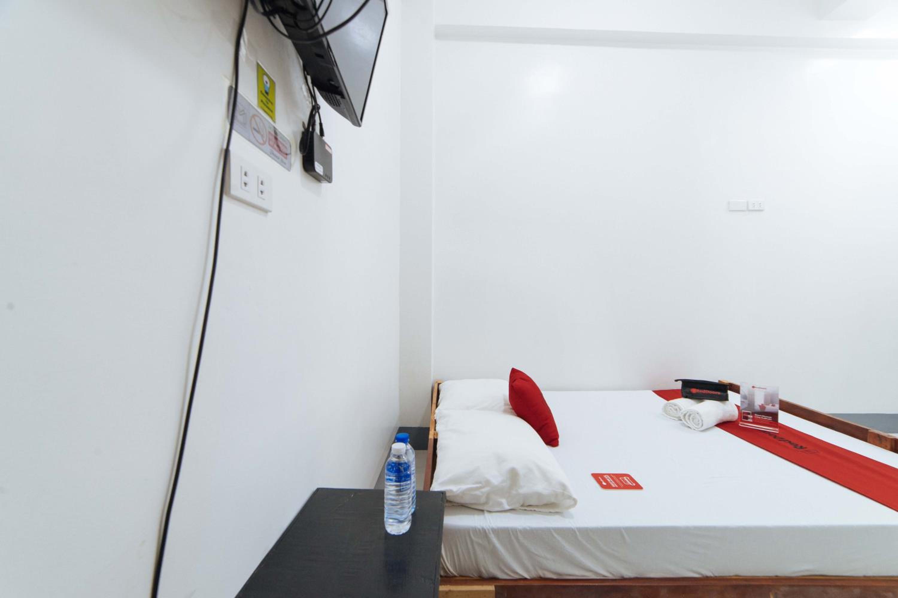 Deluxe Room - Photo 9