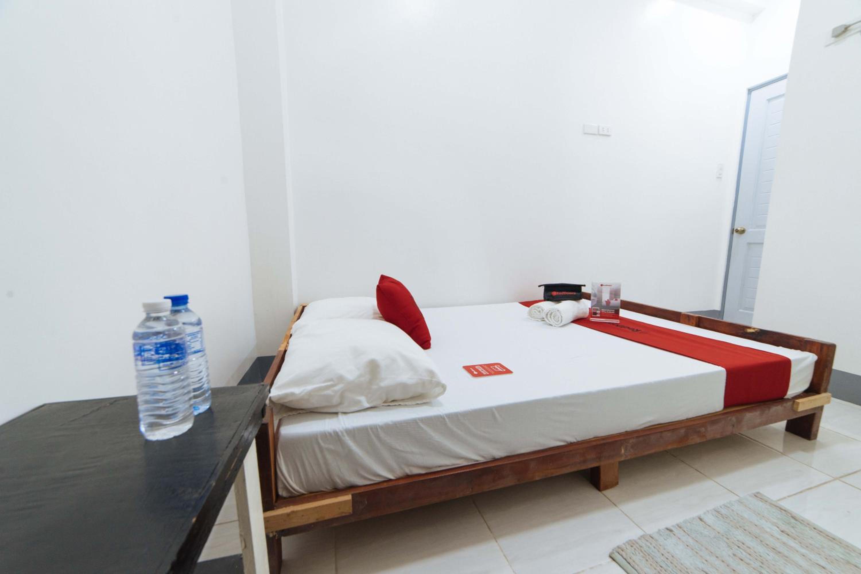 Deluxe Room - Photo 8