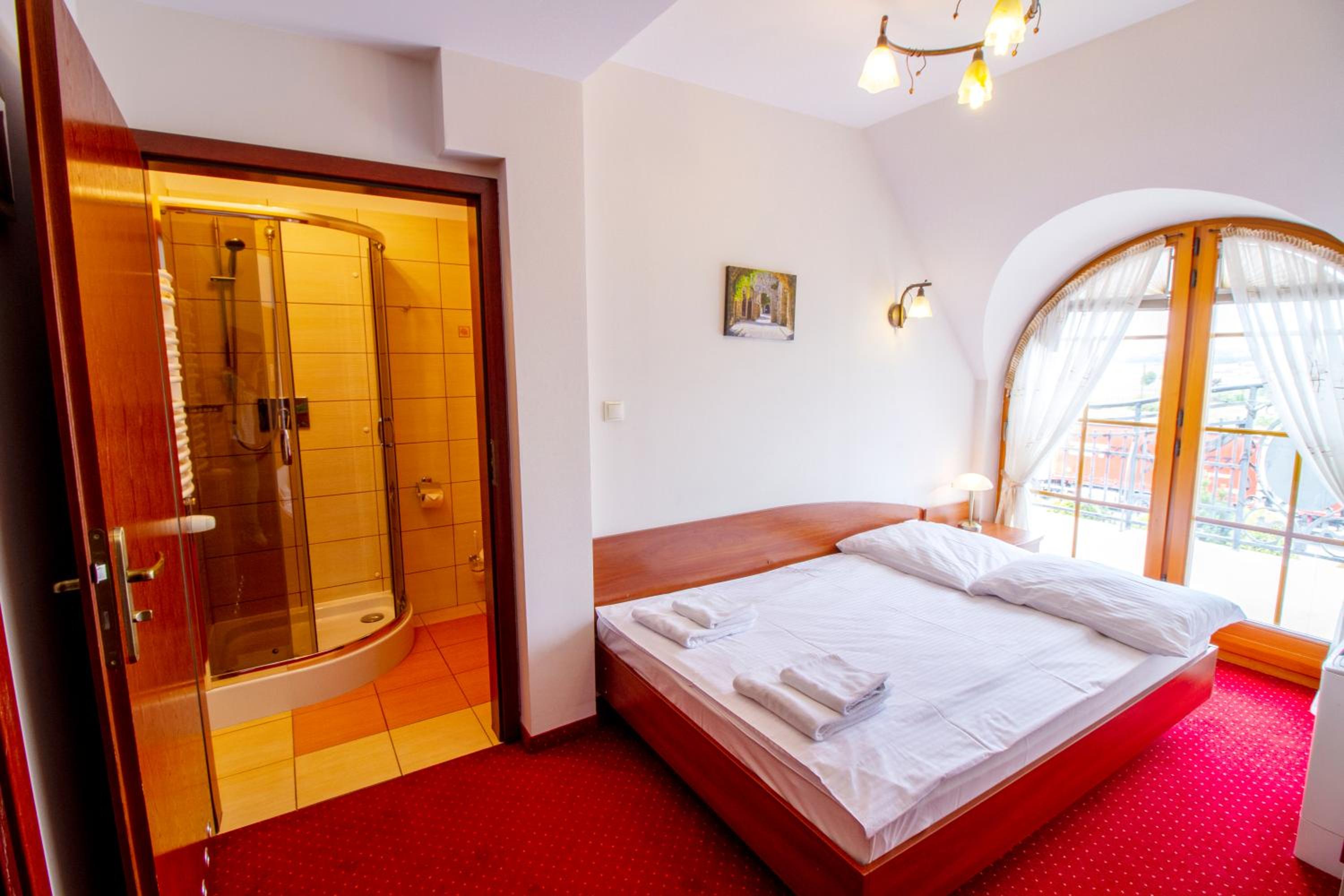 Double or Twin Room - Photo 4