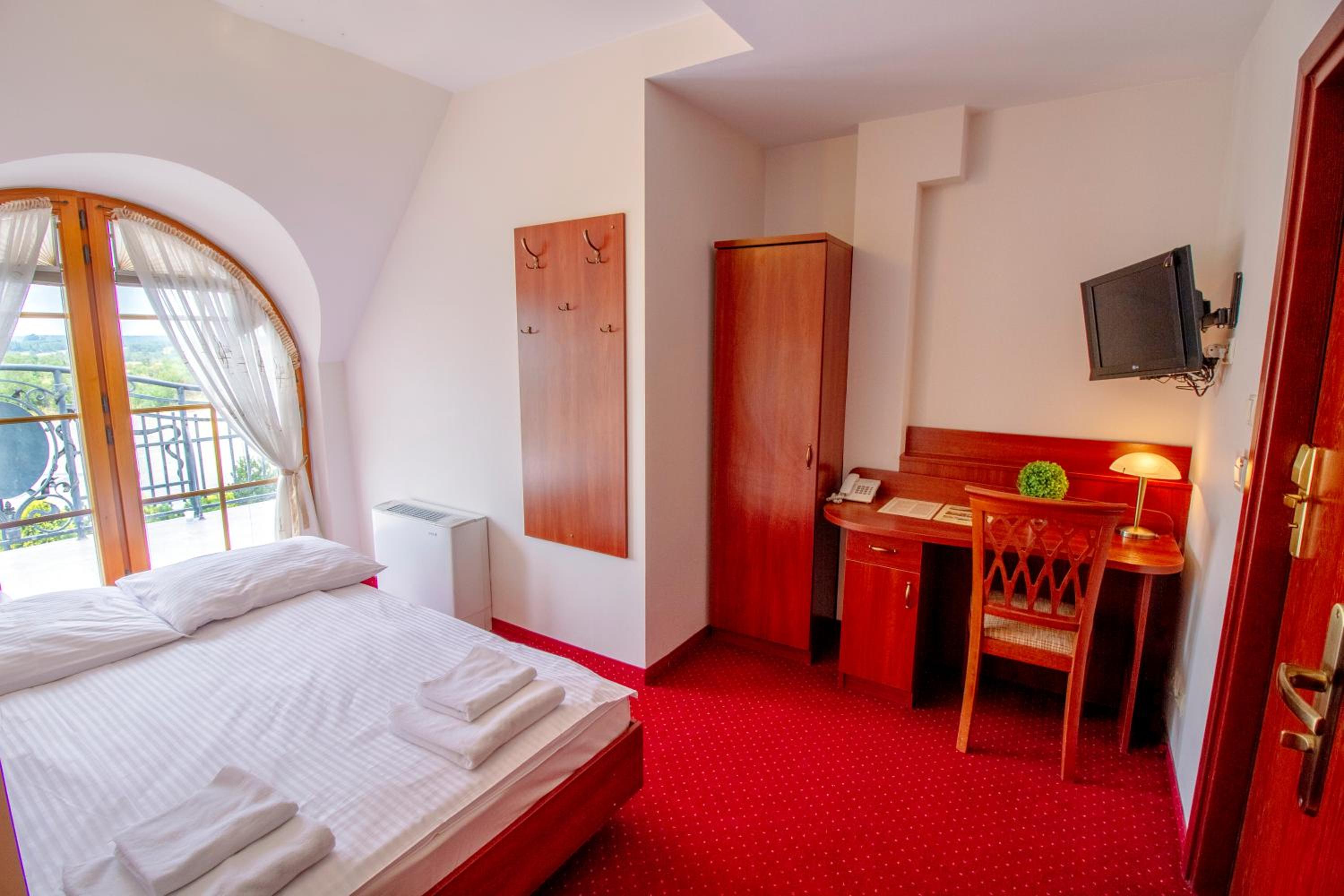 Double or Twin Room - Photo 3