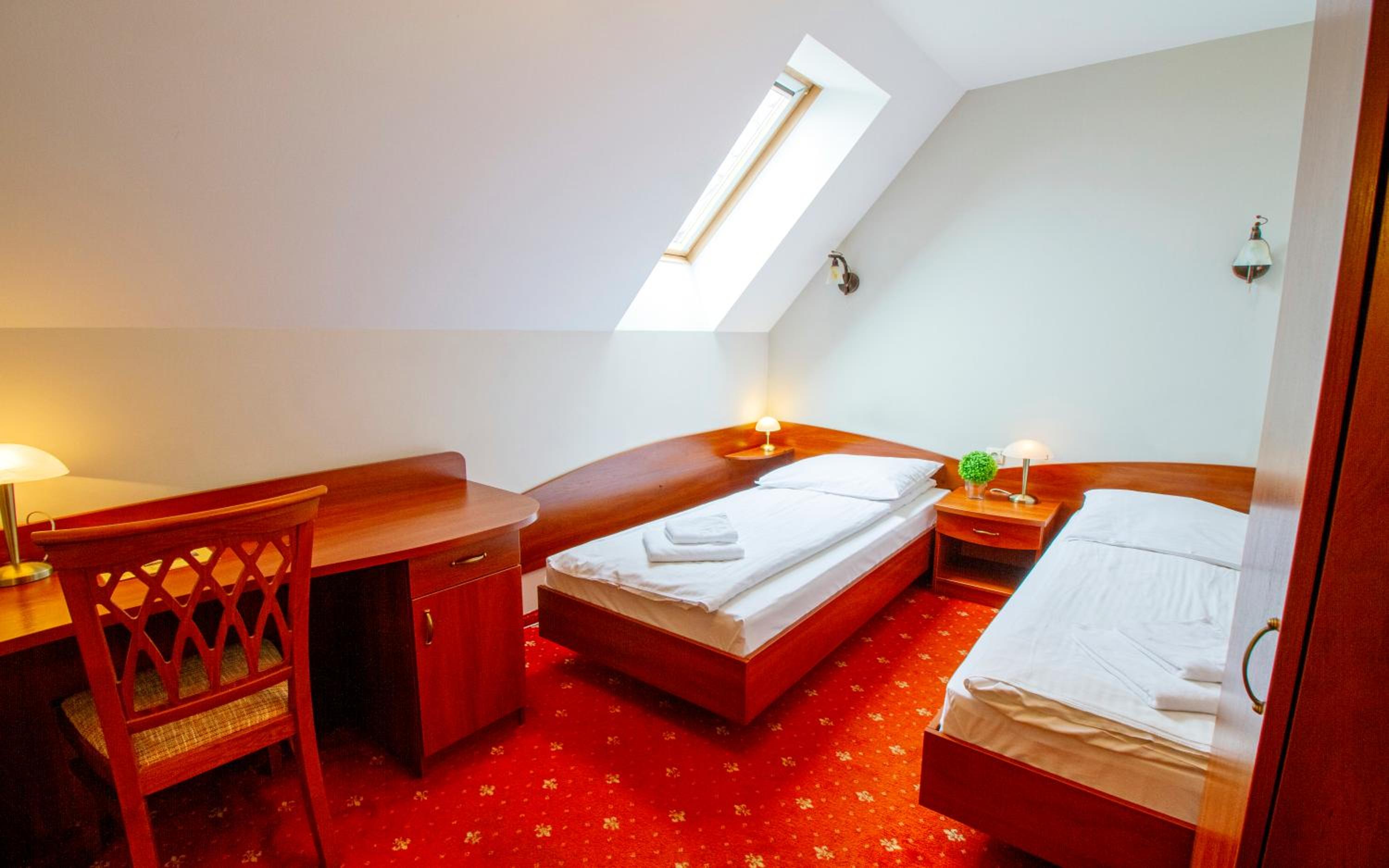 Double or Twin Room - Photo 5