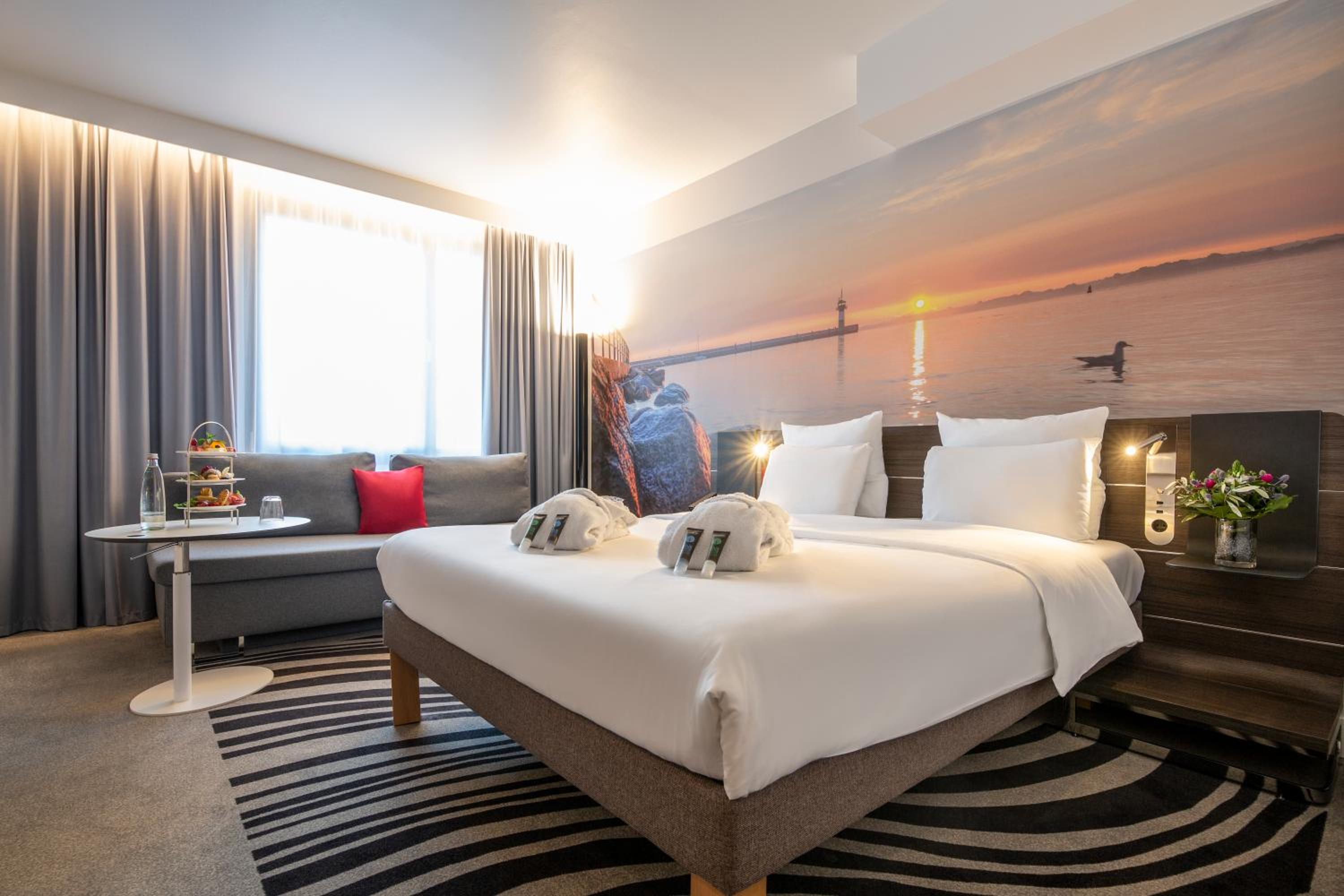 Superior Double Room with Sofa thumbnail 5