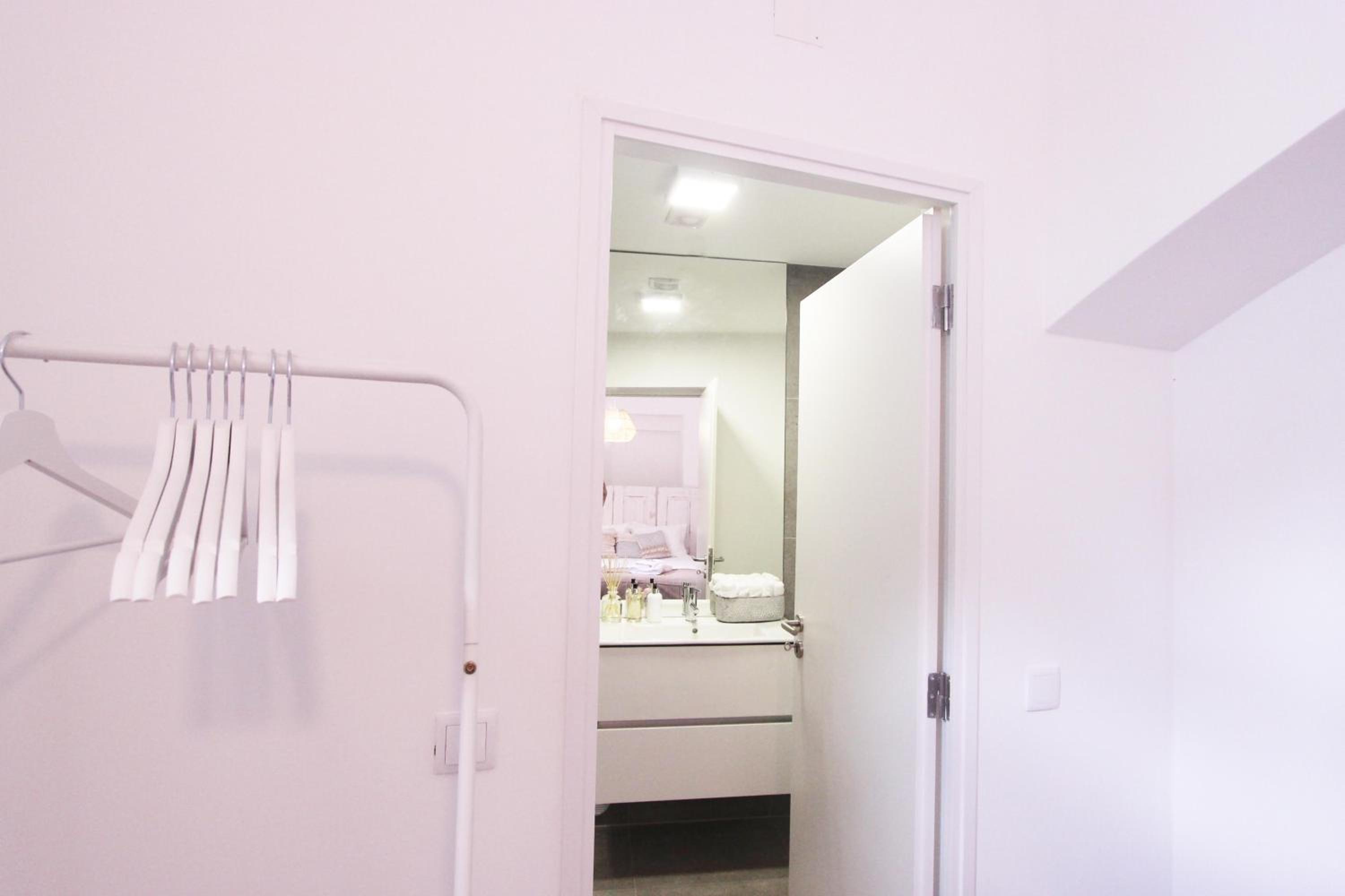 One-Bedroom Apartment - Photo 12