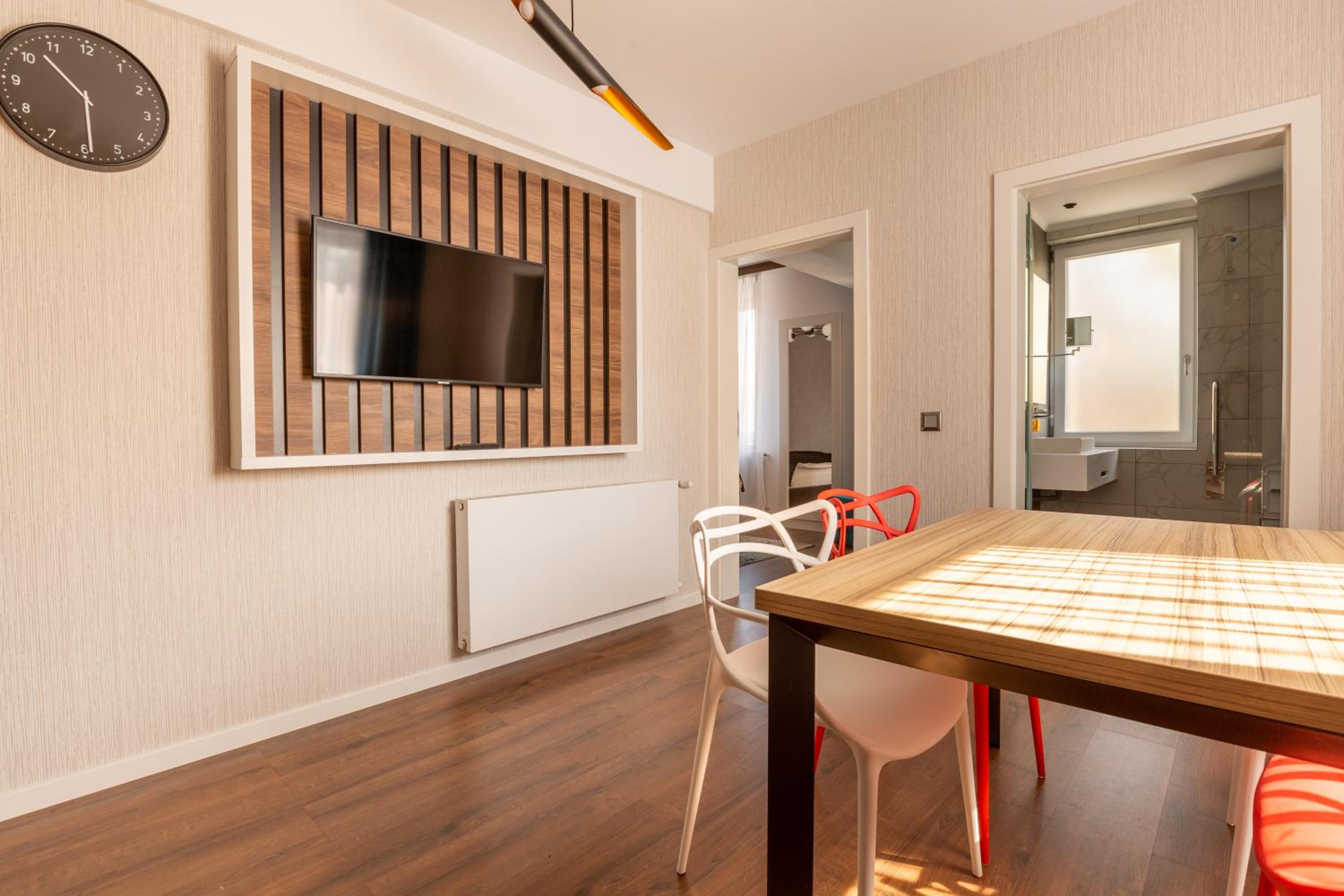 Studio Apartment - Photo 2