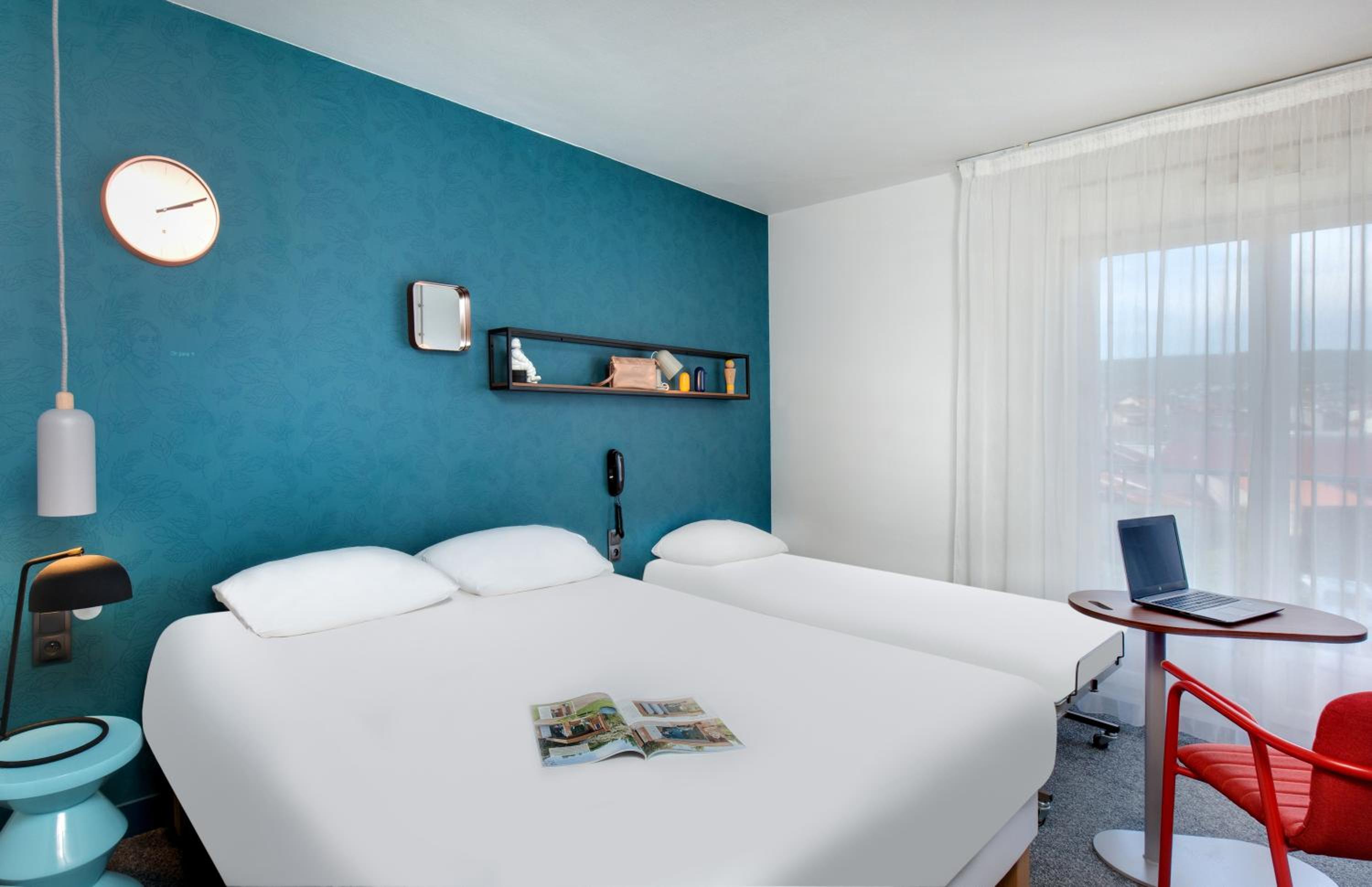 Standard Room with One Double Bed and One Double Sofa bed - Photo 5