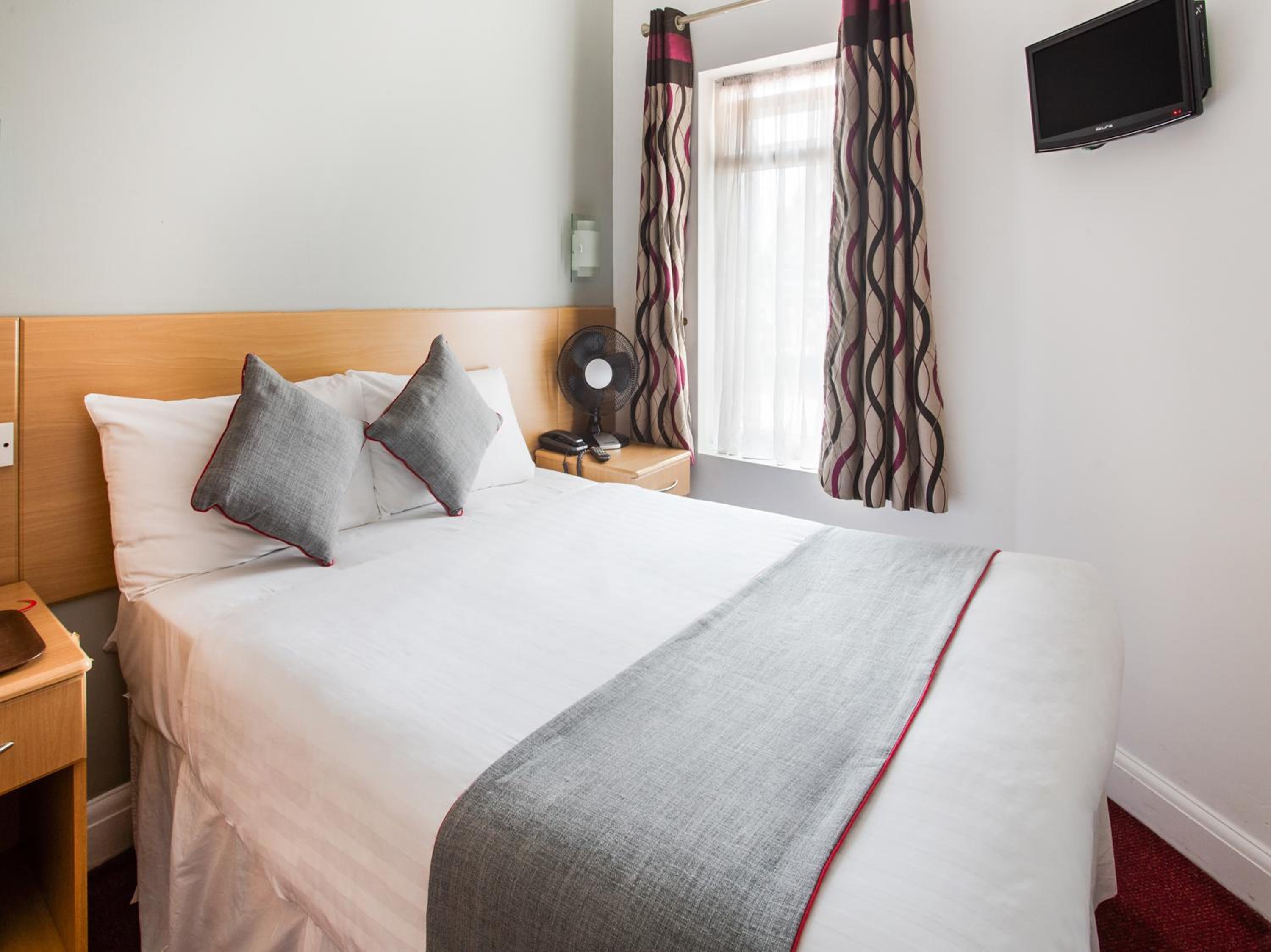 Compact Double Room photo 2
