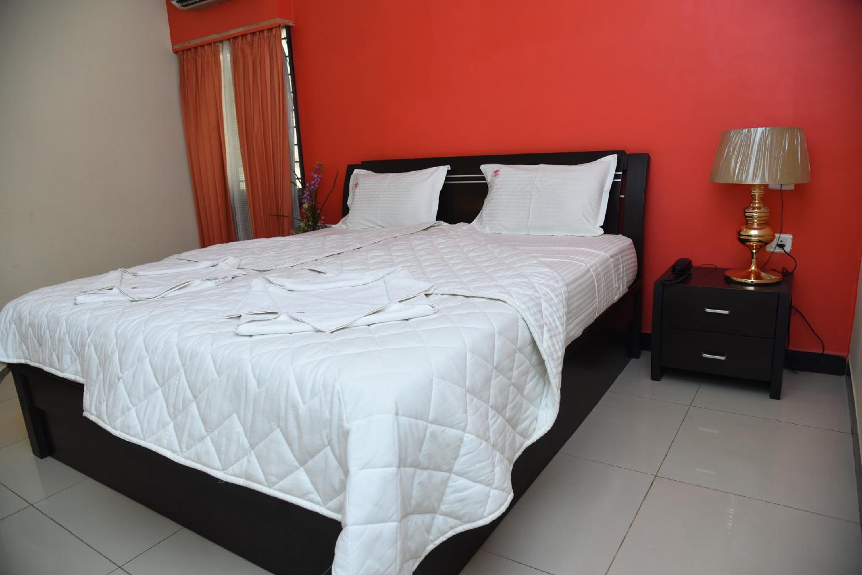 Deluxe King Suite photo 3