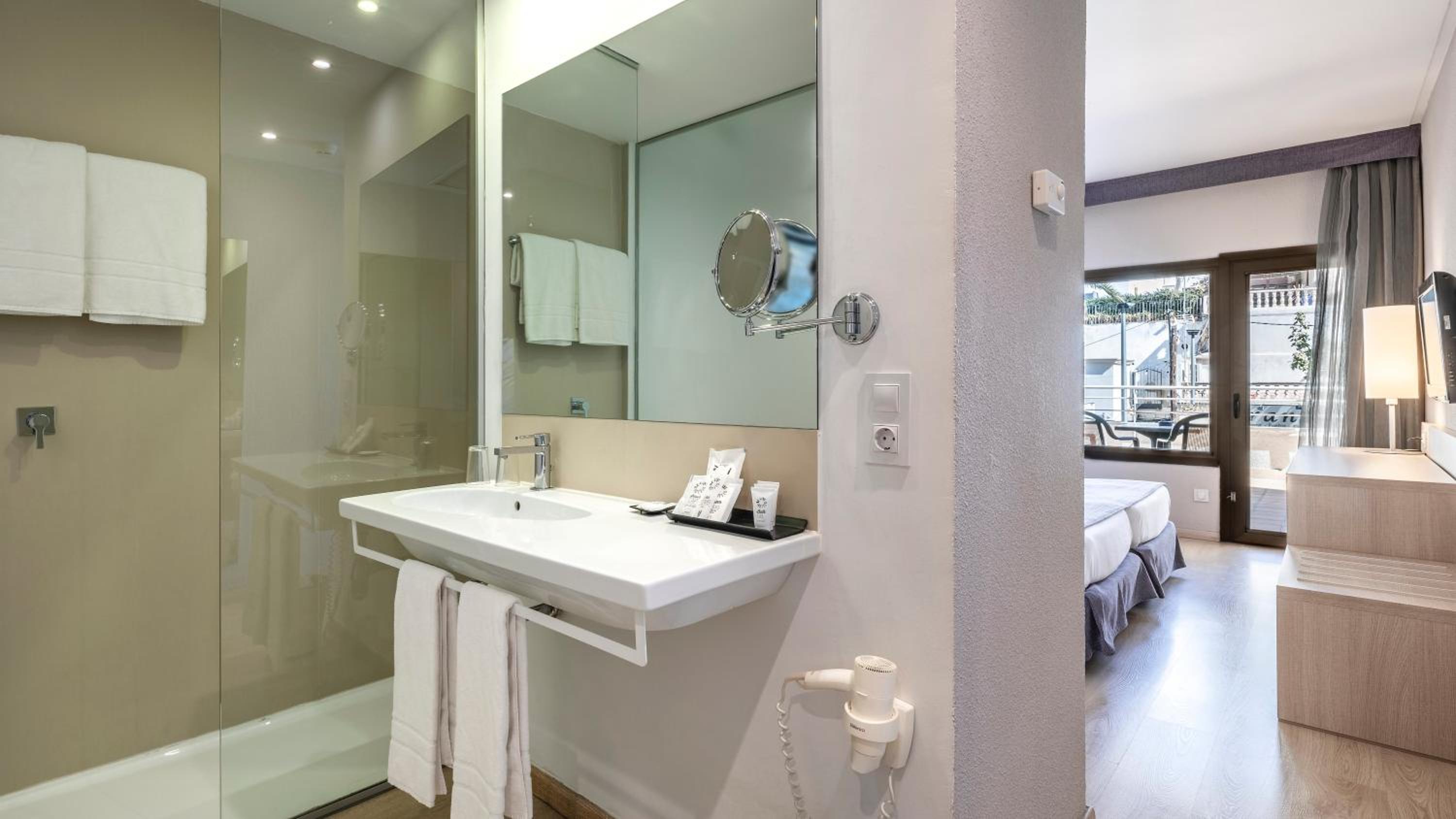 Double Room - Photo 2