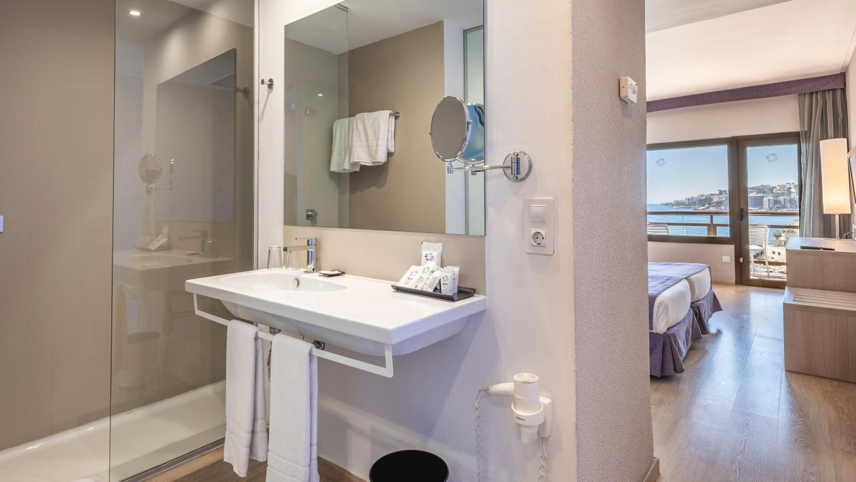 Double Room with Sea View - Photo 4