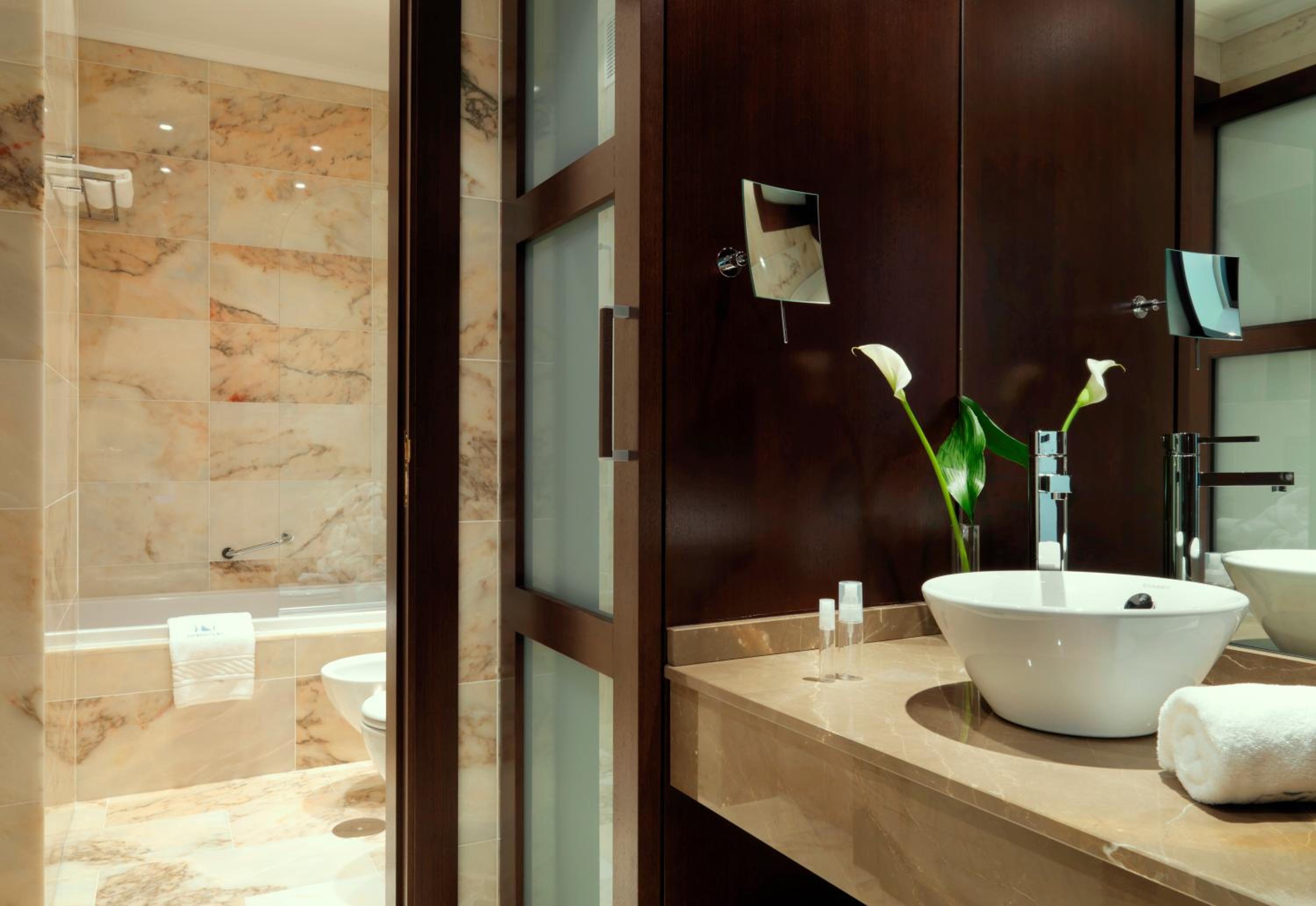 Premium King Room photo 2