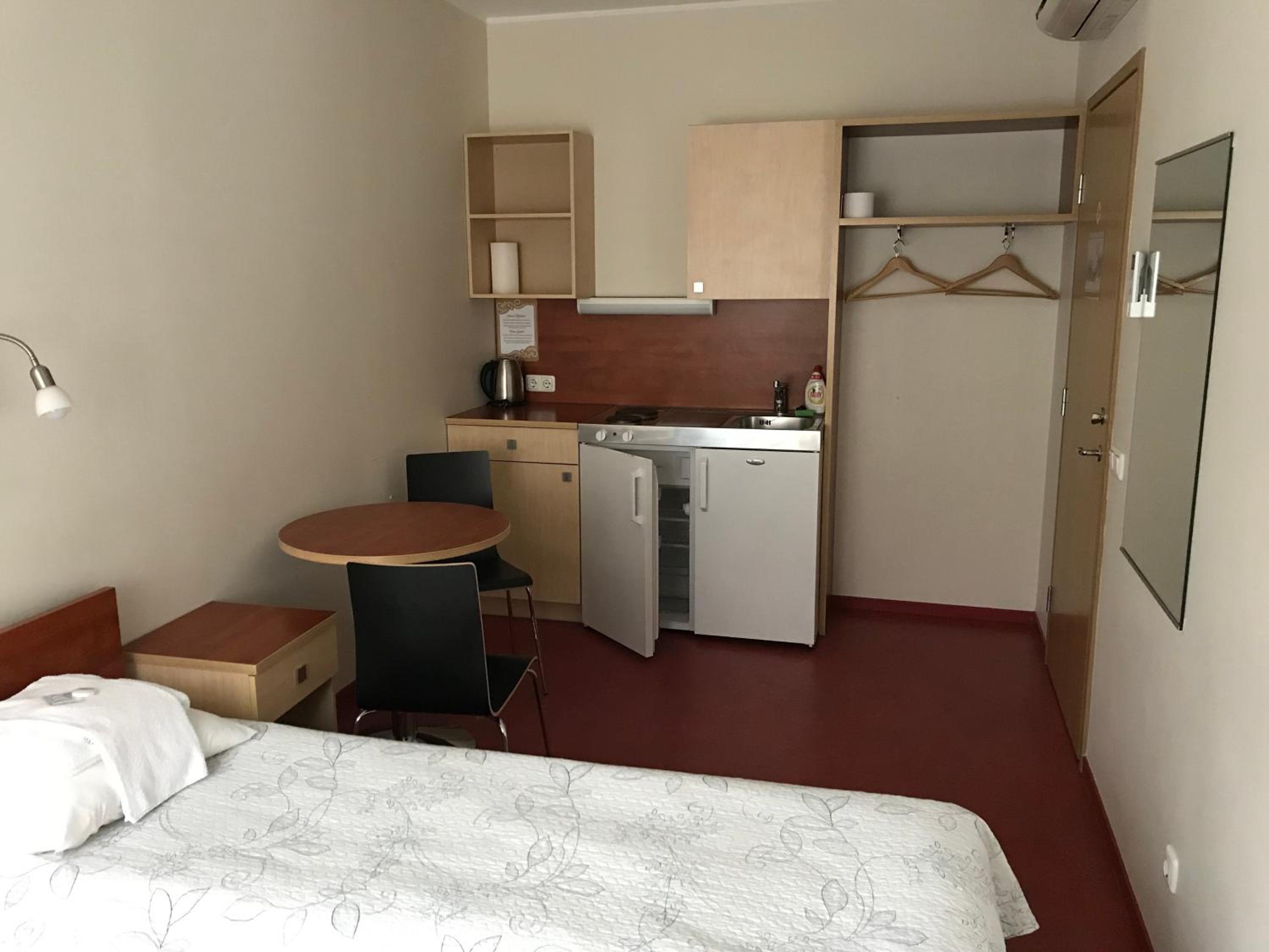 Twin Room with Kitchenette - Photo 16
