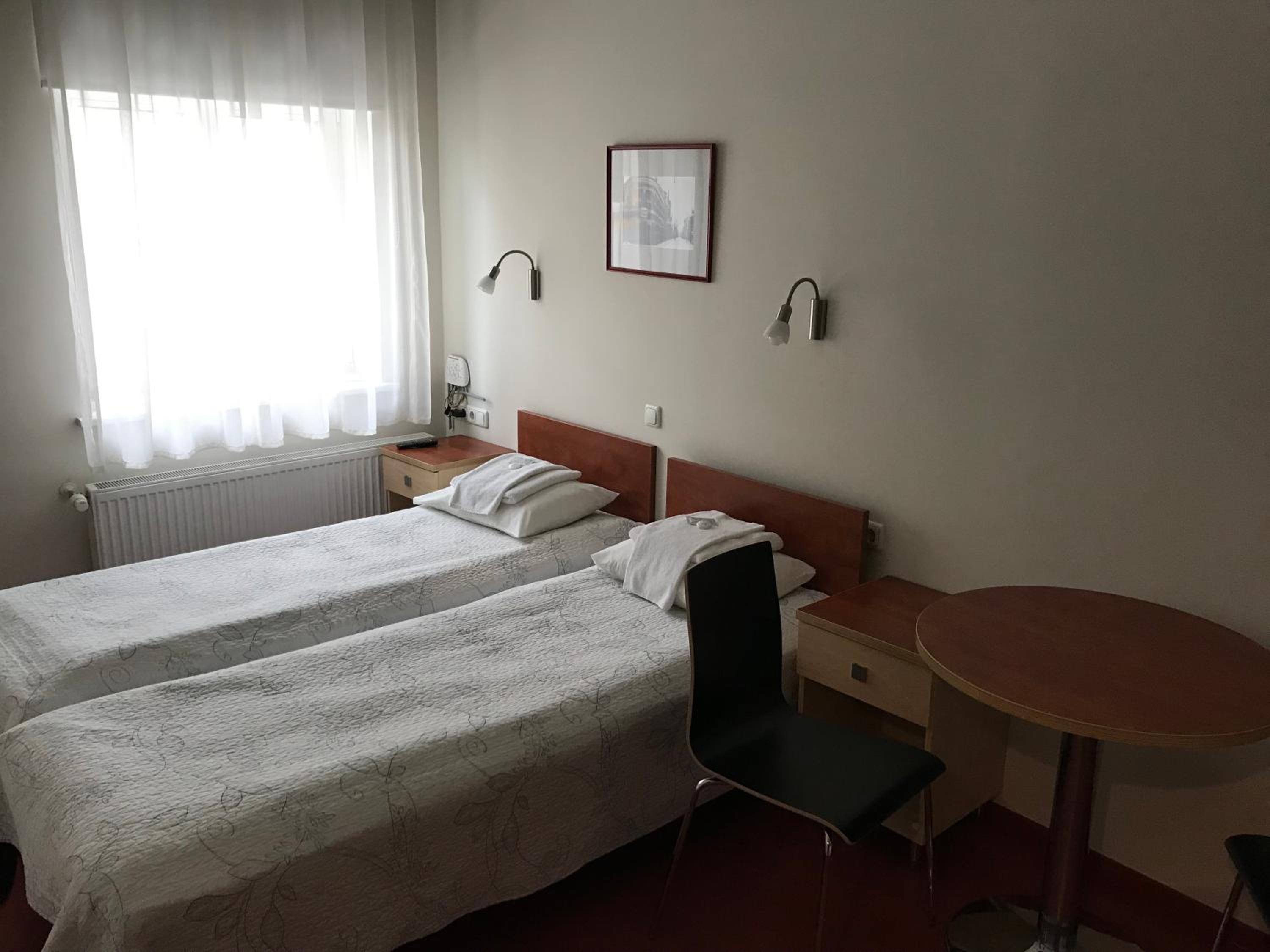 Twin Room with Kitchenette - Photo 17