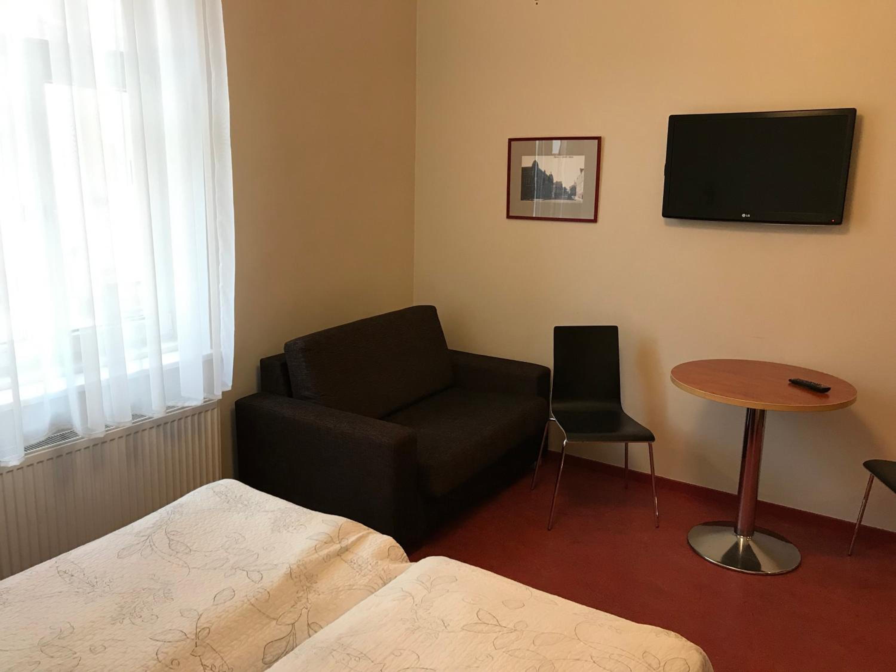 Twin Room with Kitchenette - Photo 18