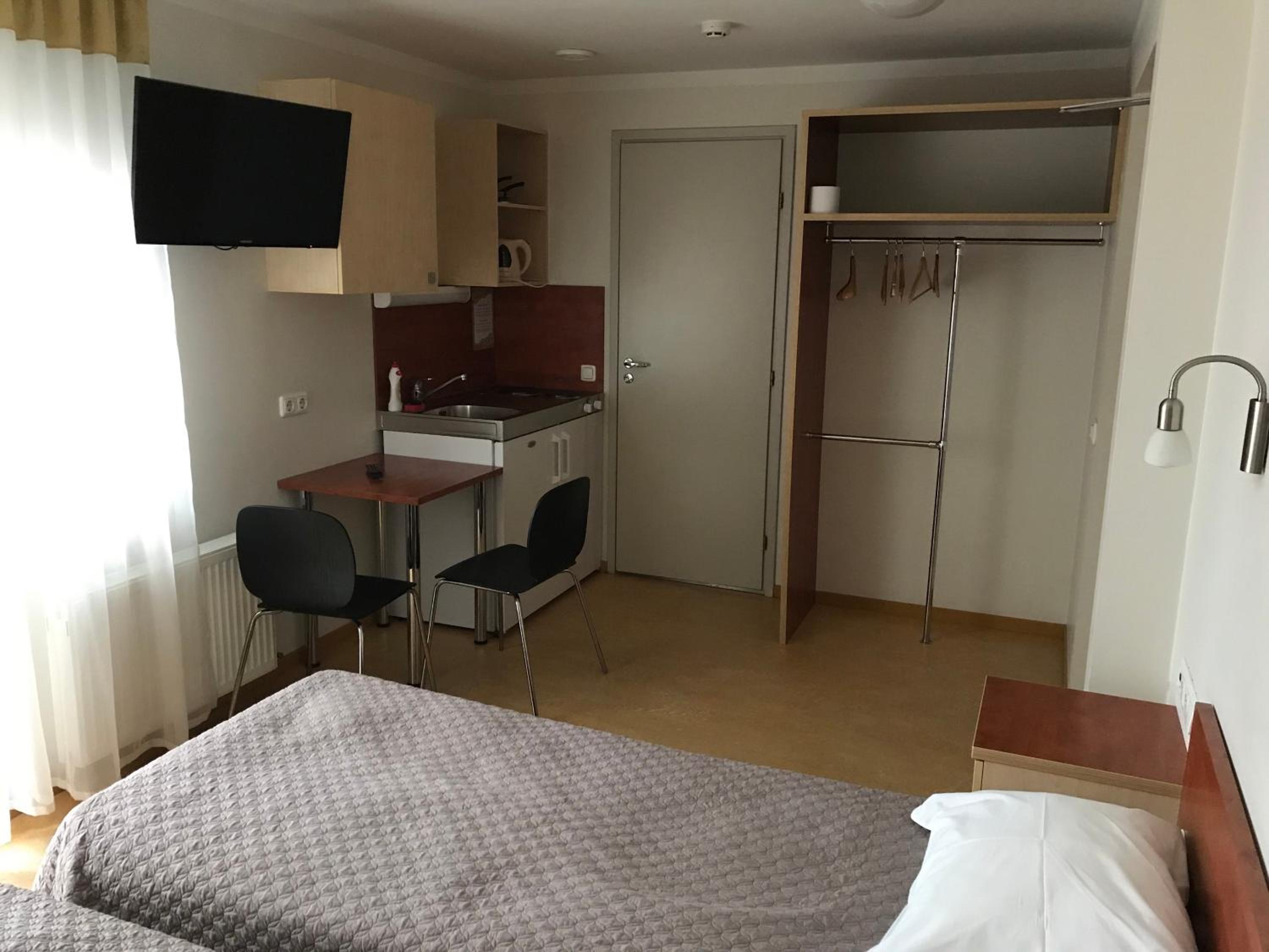 Twin Room with Kitchenette - Photo 8