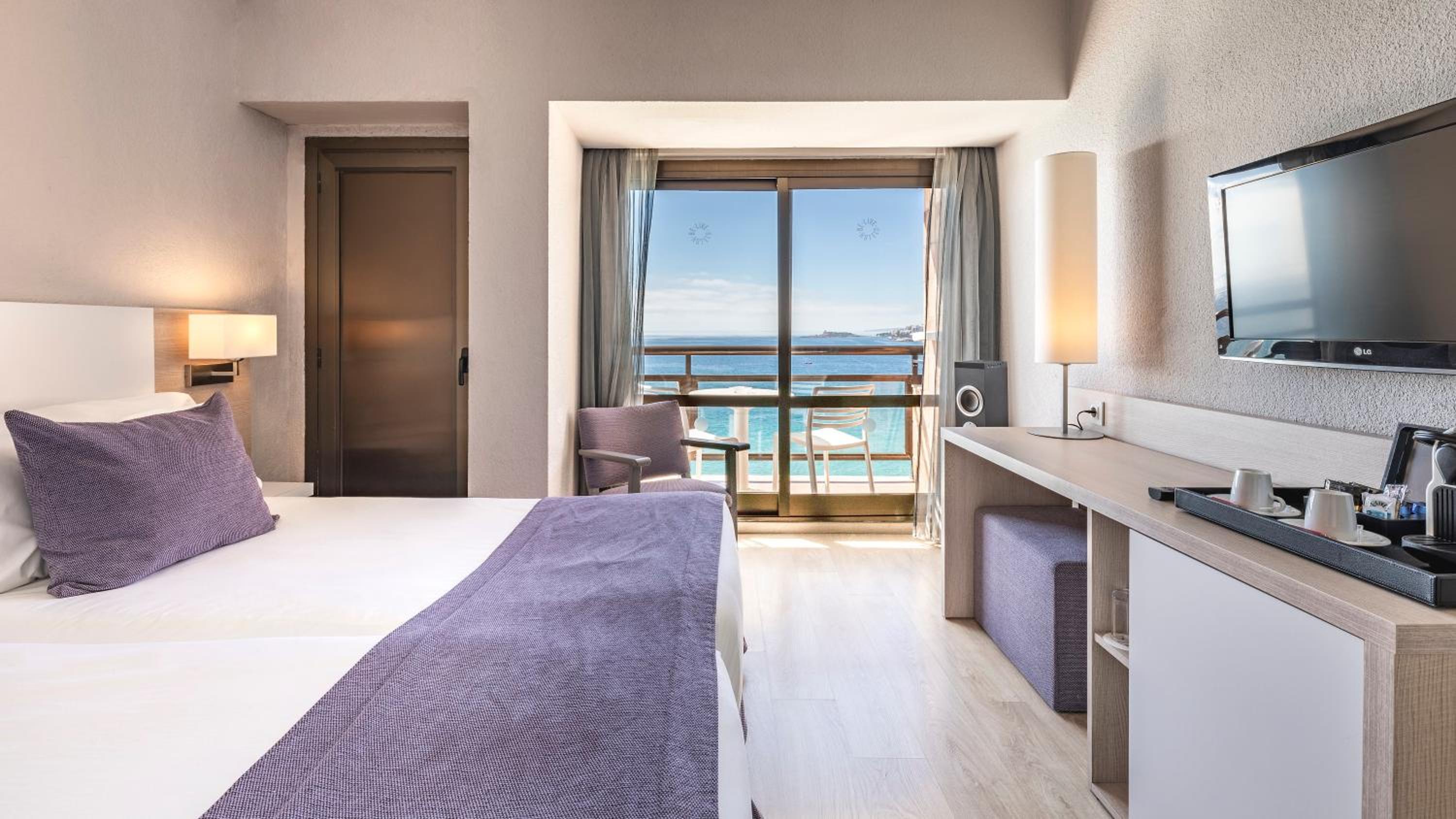 Junior Suite with Sea View - Photo 1