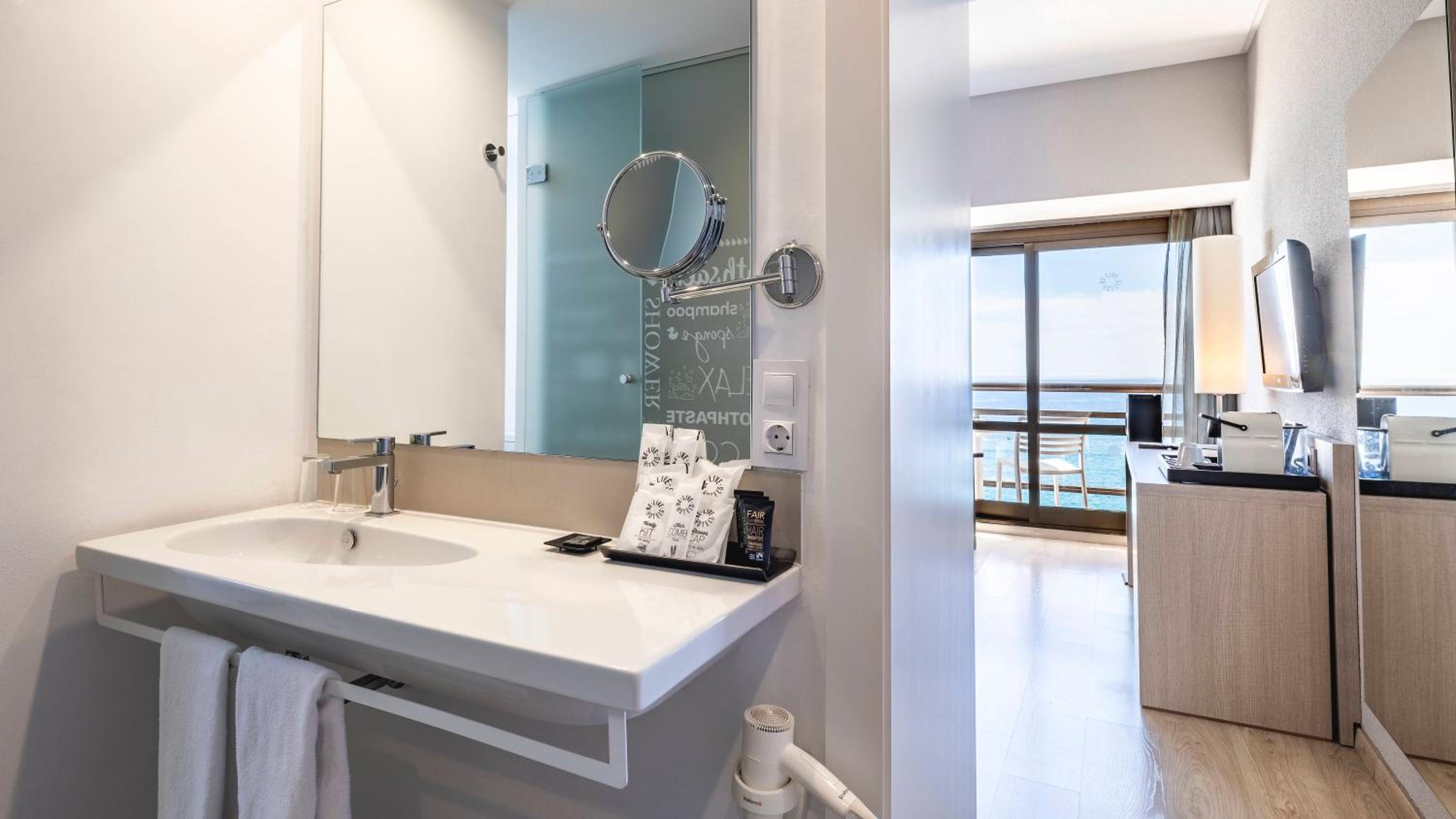 Junior Suite with Sea View - Photo 4