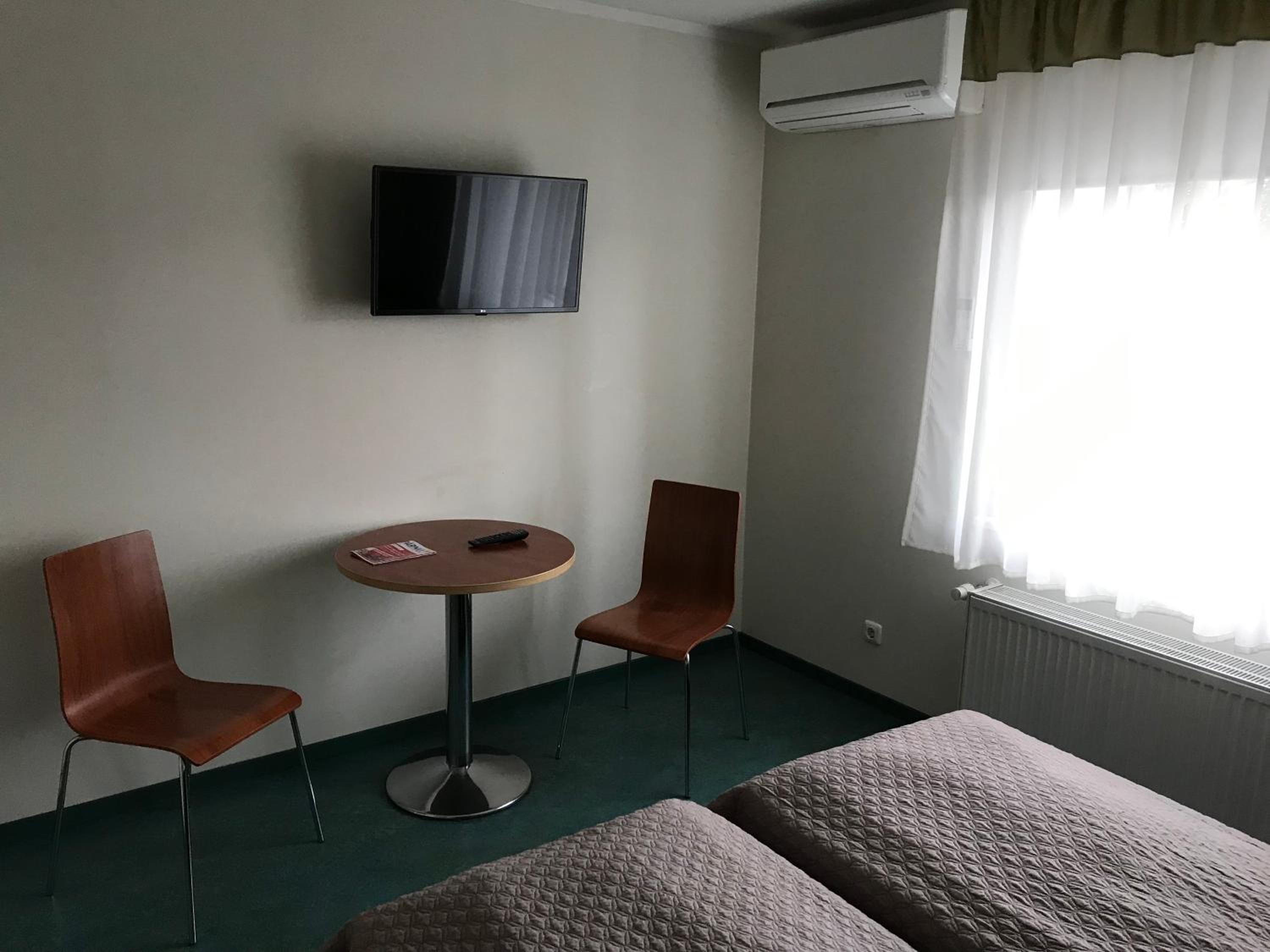 Triple Room with Kitchenette - Photo 1