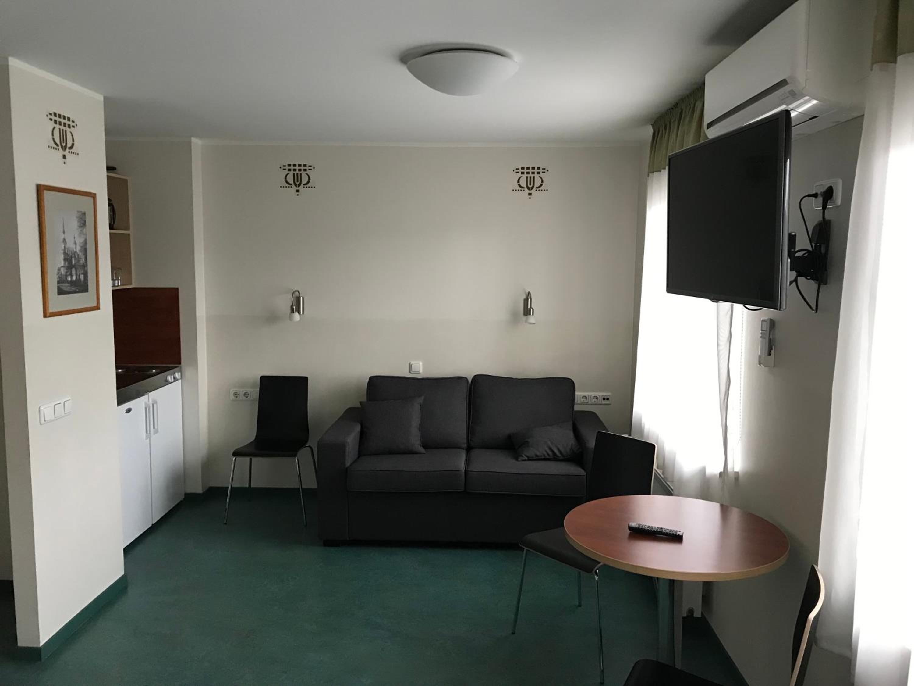 Triple Room with Kitchenette - Photo 16