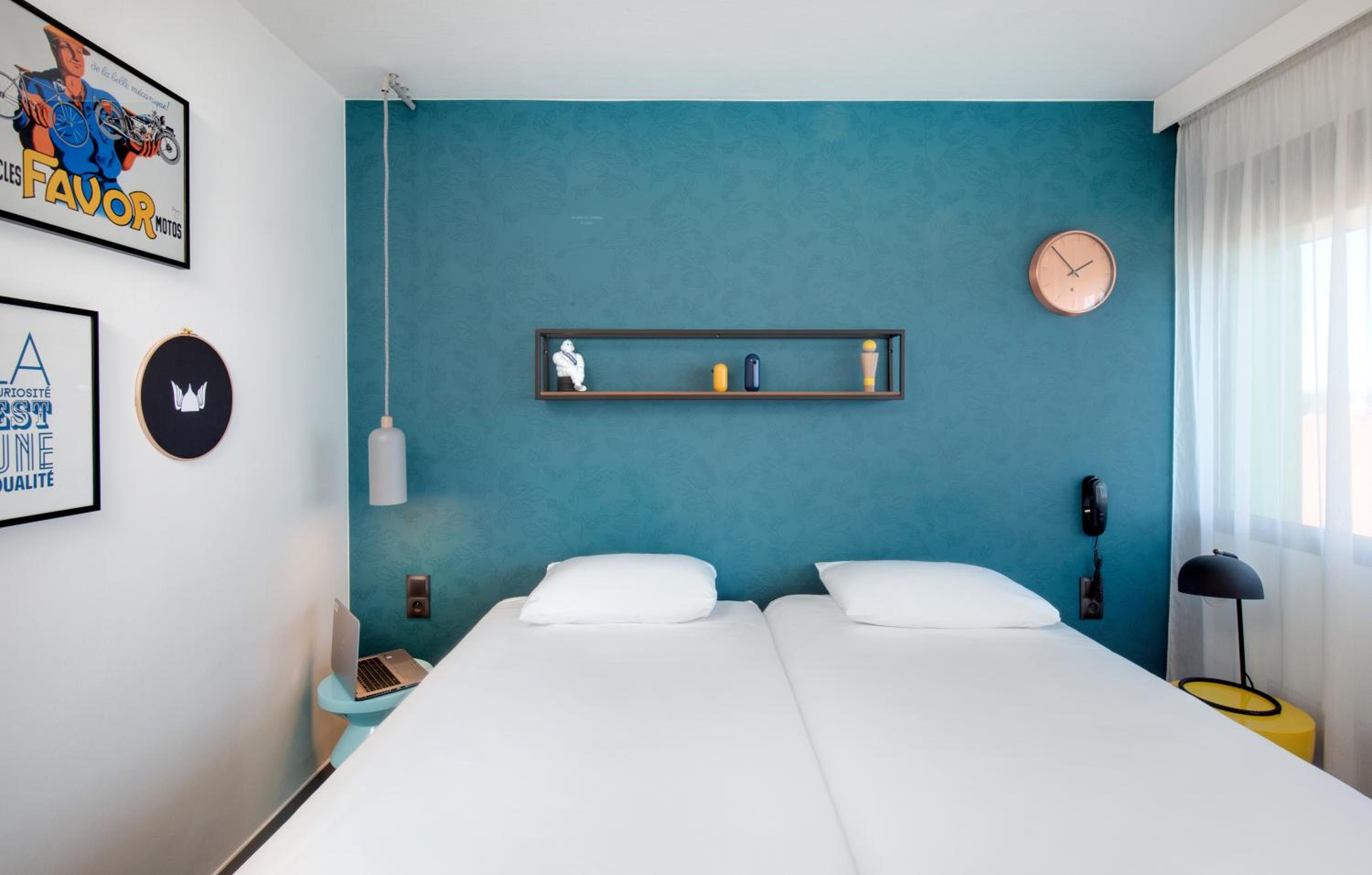 Standard Twin Room - Photo 4