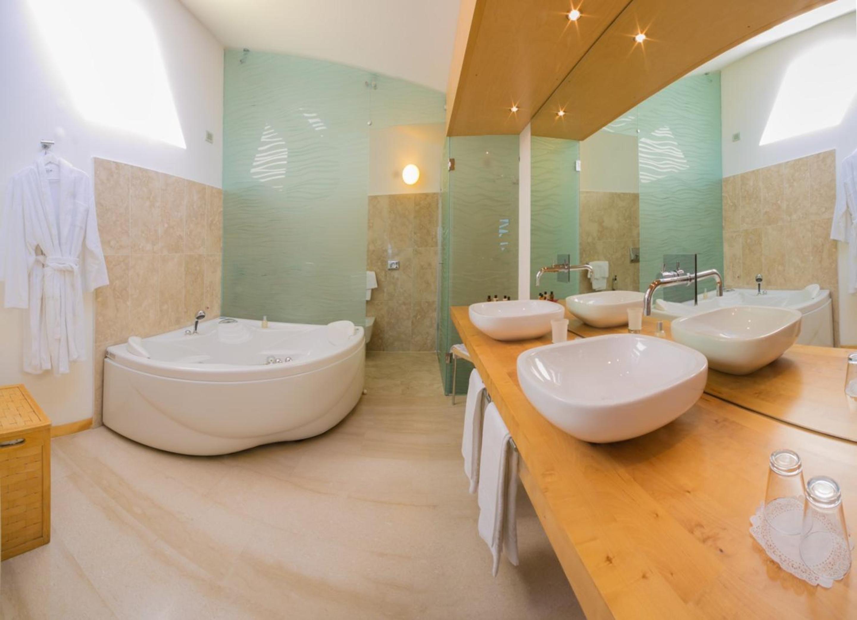 Executive Suite - Photo 10